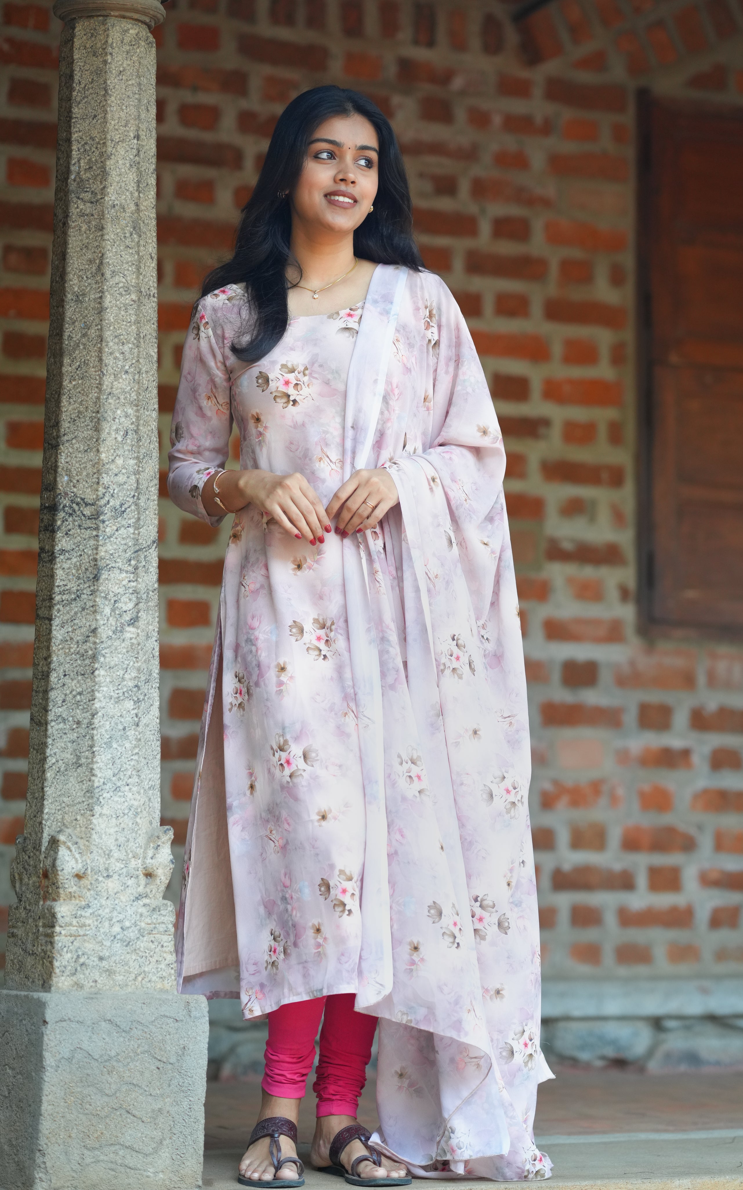 Yashmika Sandal (Kurti+Dupatta)