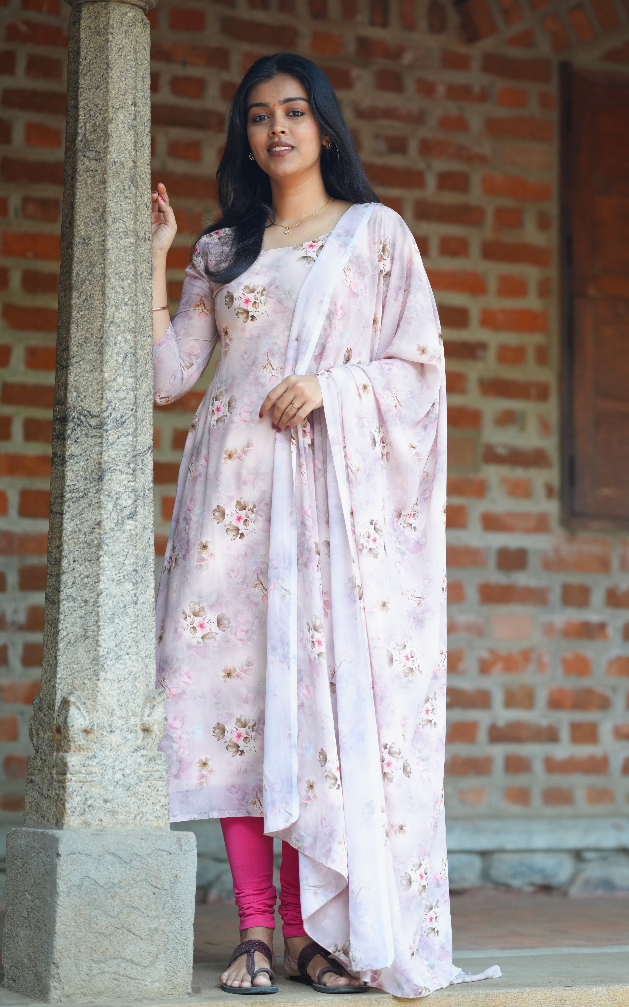 Yashmika Sandal (Kurti+Dupatta)