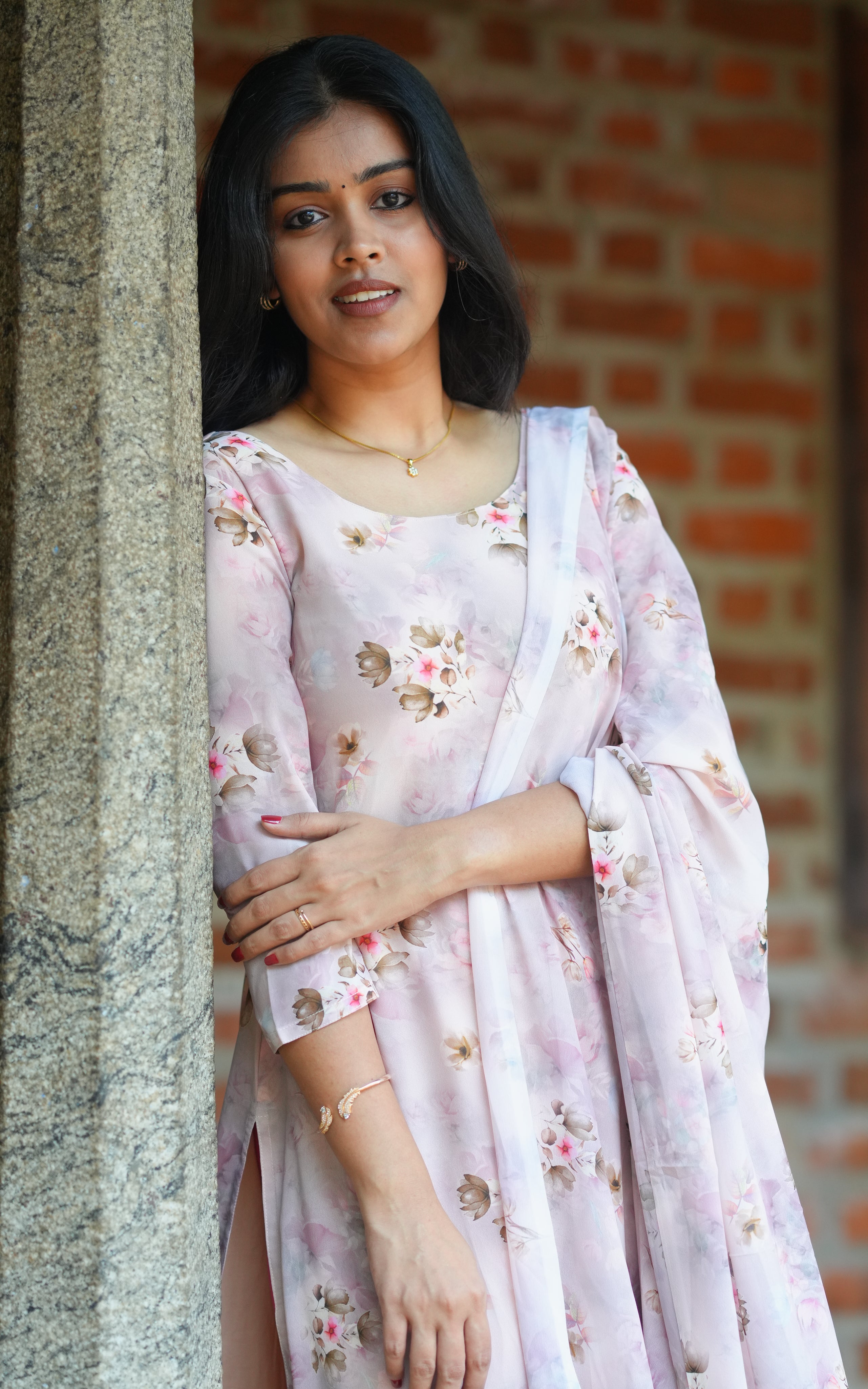 Yashmika Sandal (Kurti+Dupatta)