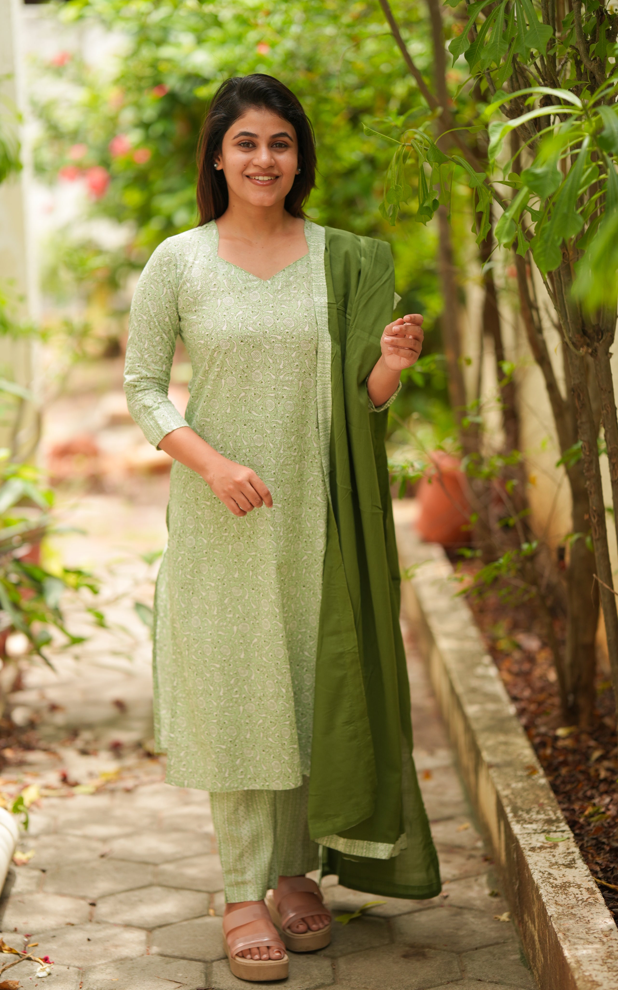 insotre kurti Bhuvi Green (Kurti+Pant+Dupatta)