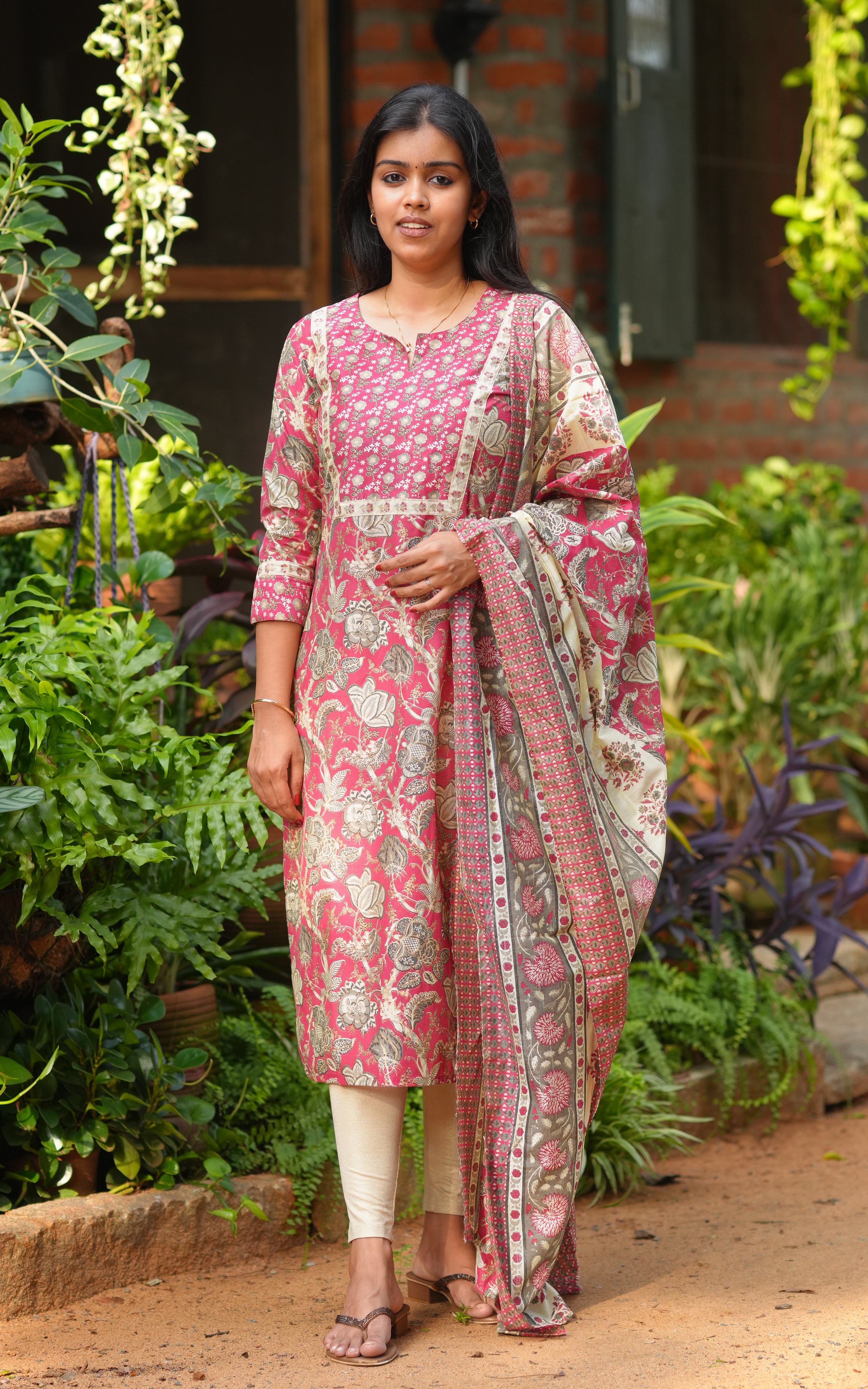 Ashya Pink (Kurti+Dupatta)