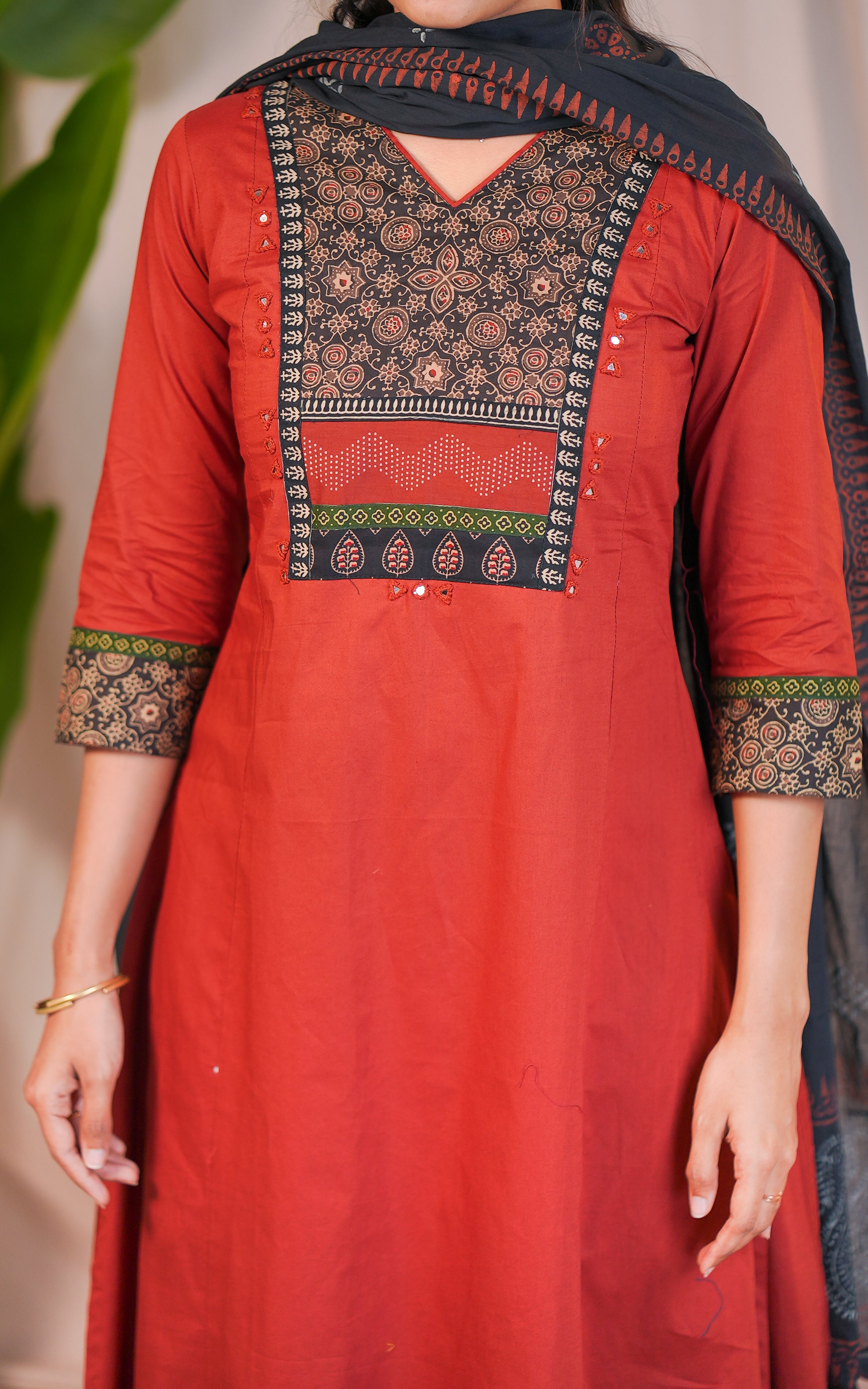 Mahisha (Kurti+Dupatta)