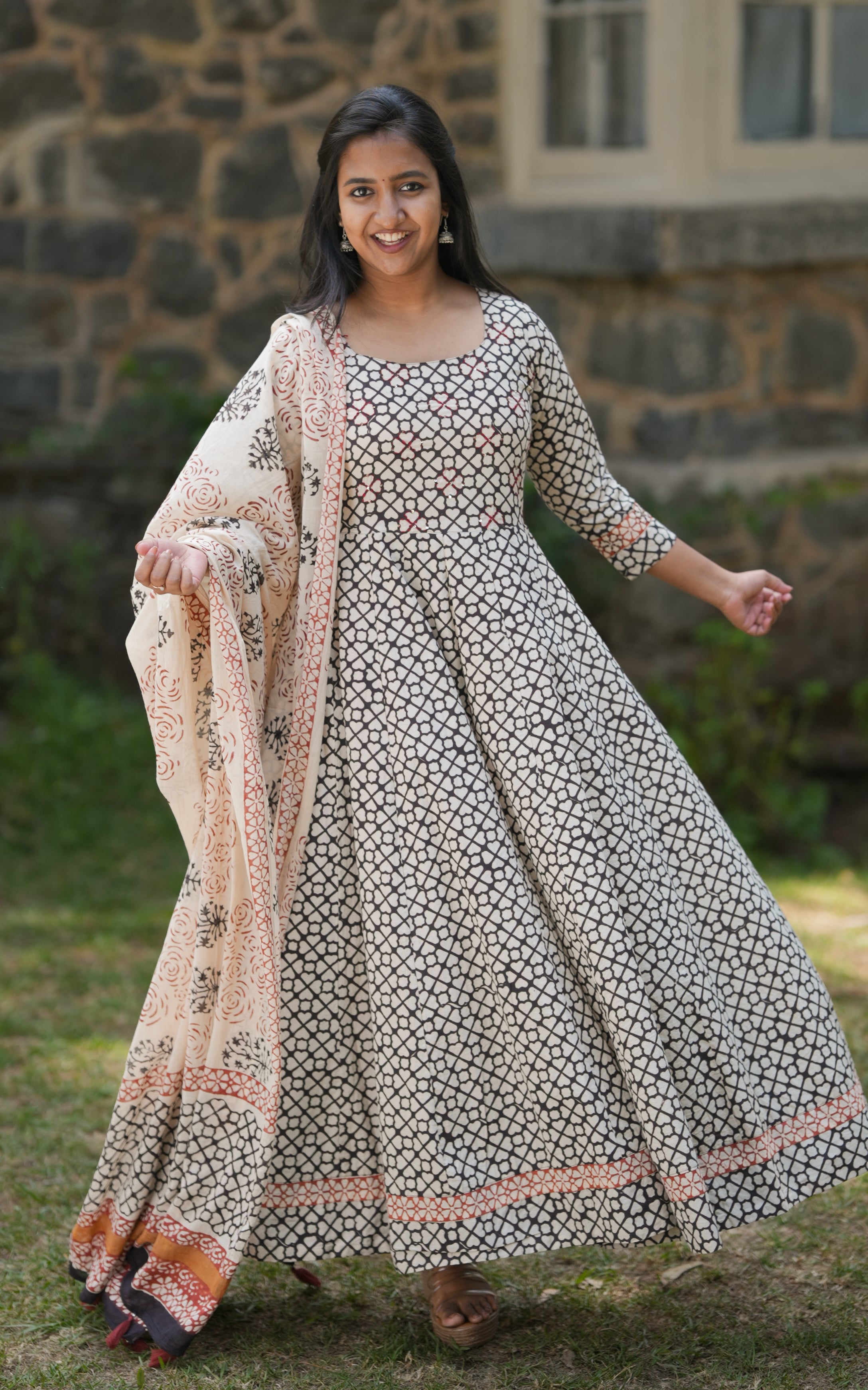 Anupriya E (Kurti+Dupatta)