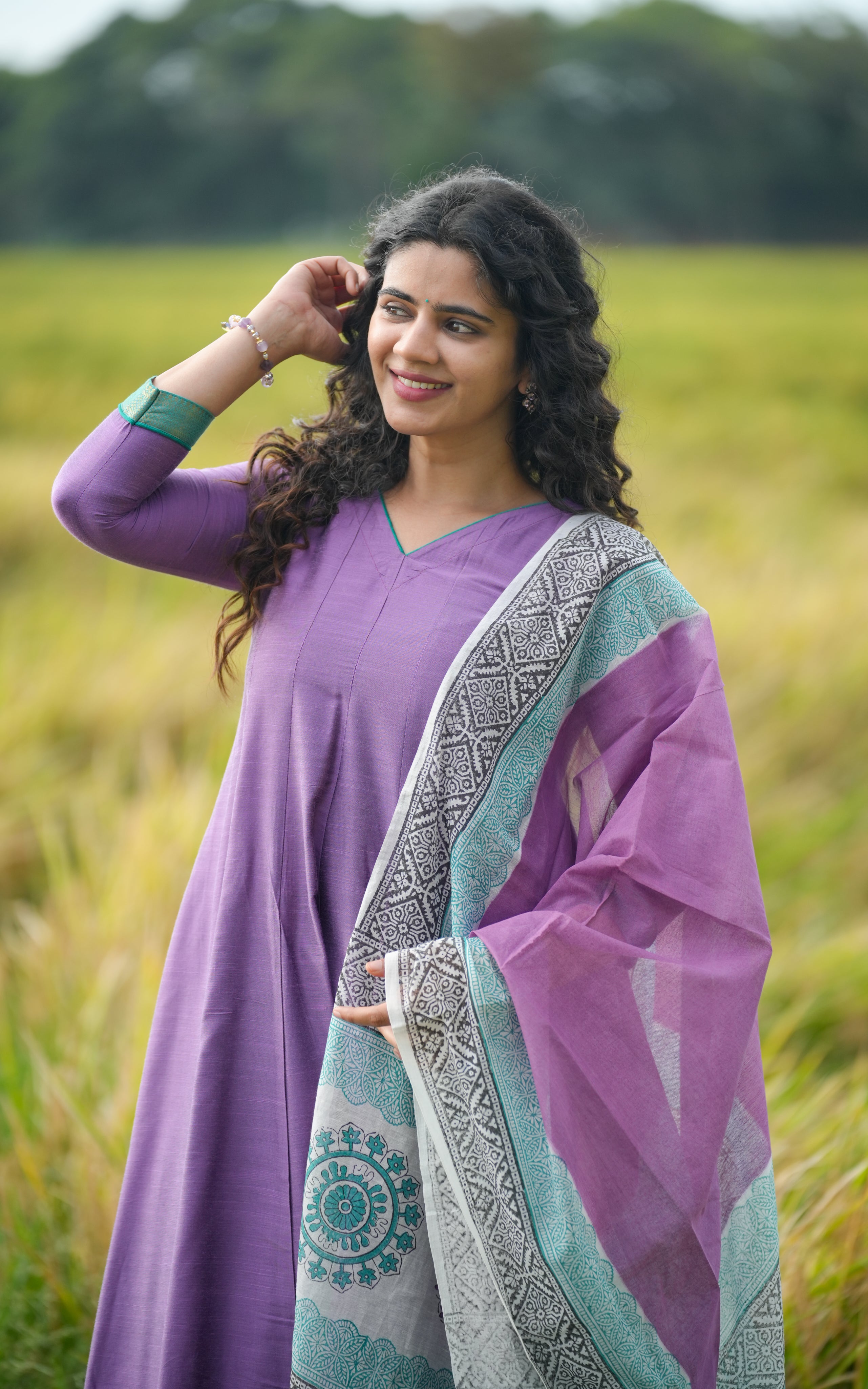 Kaniyarasi (Kurti+Dupatta)