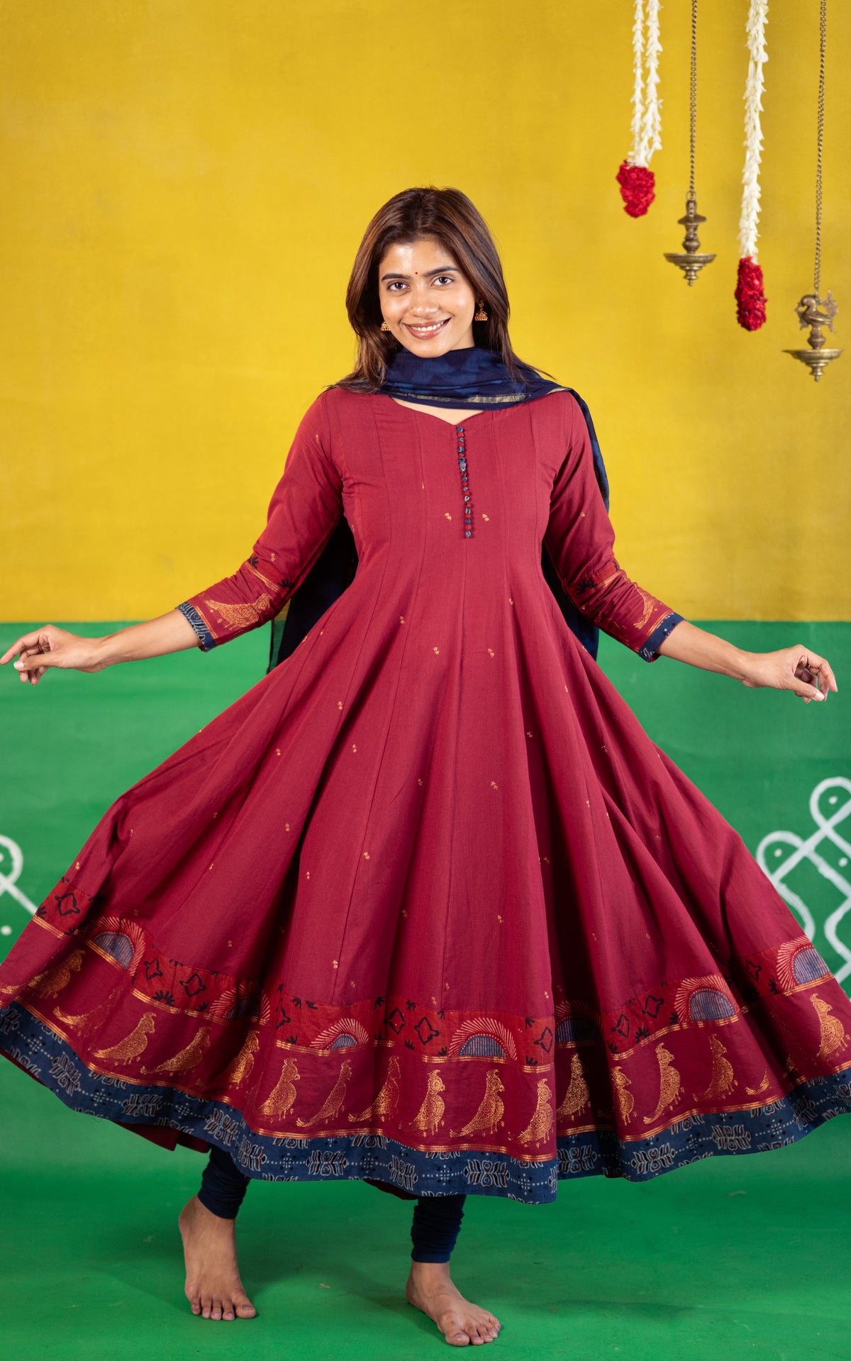 Vintage Vizha Paingili (Kurti+Dupatta)