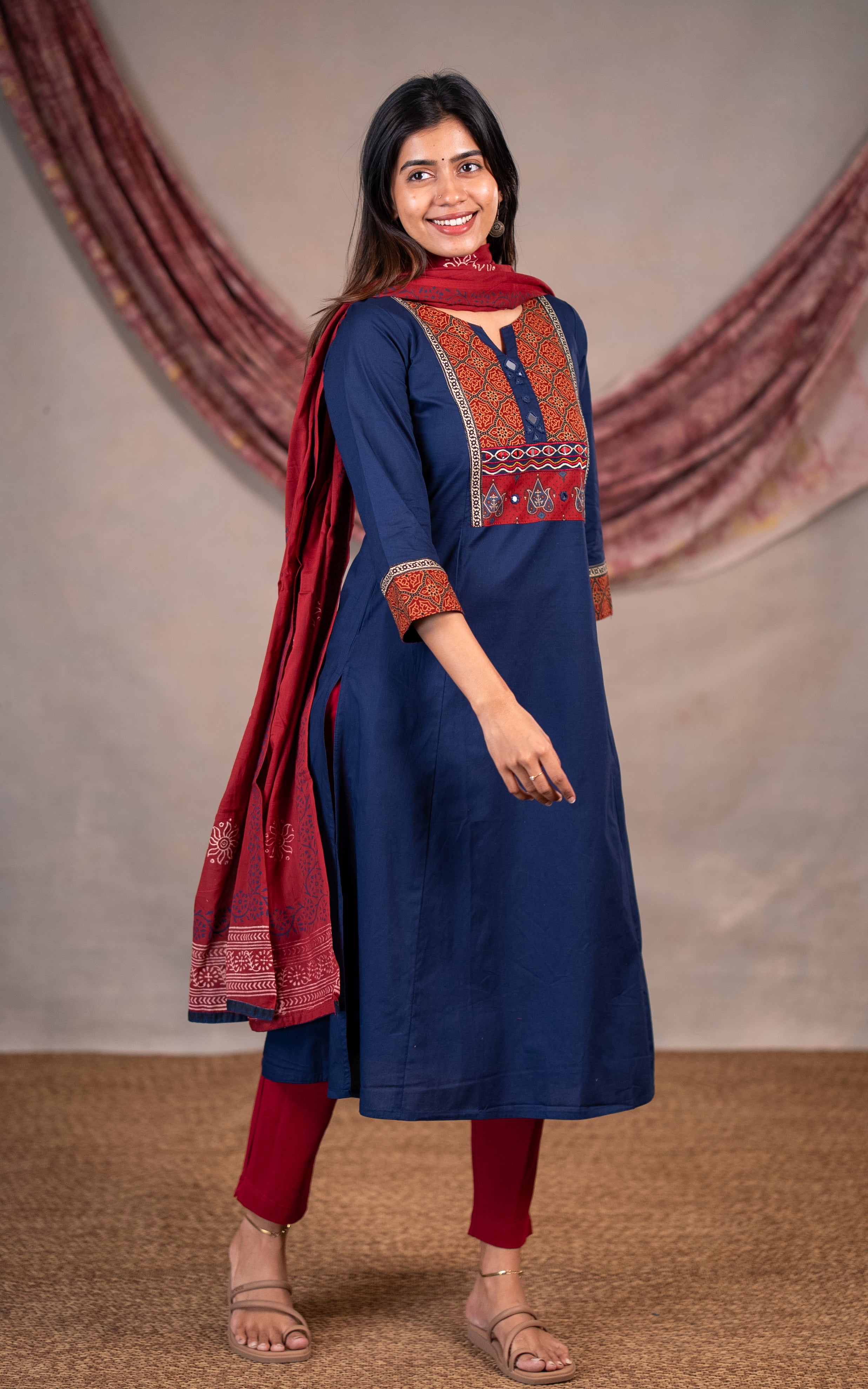 Tharshika (Kurti+Dupatta)