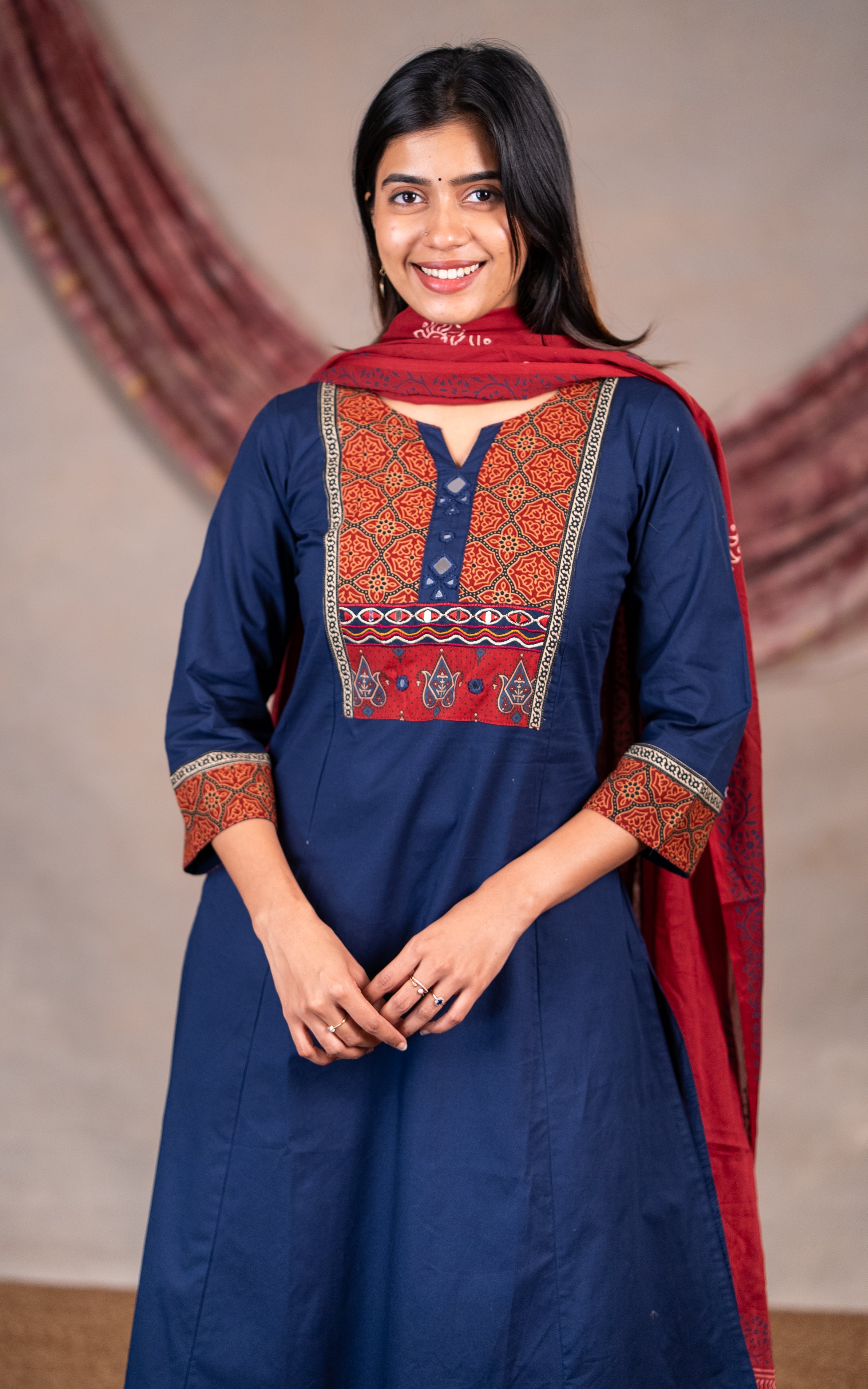 Tharshika (Kurti+Dupatta)