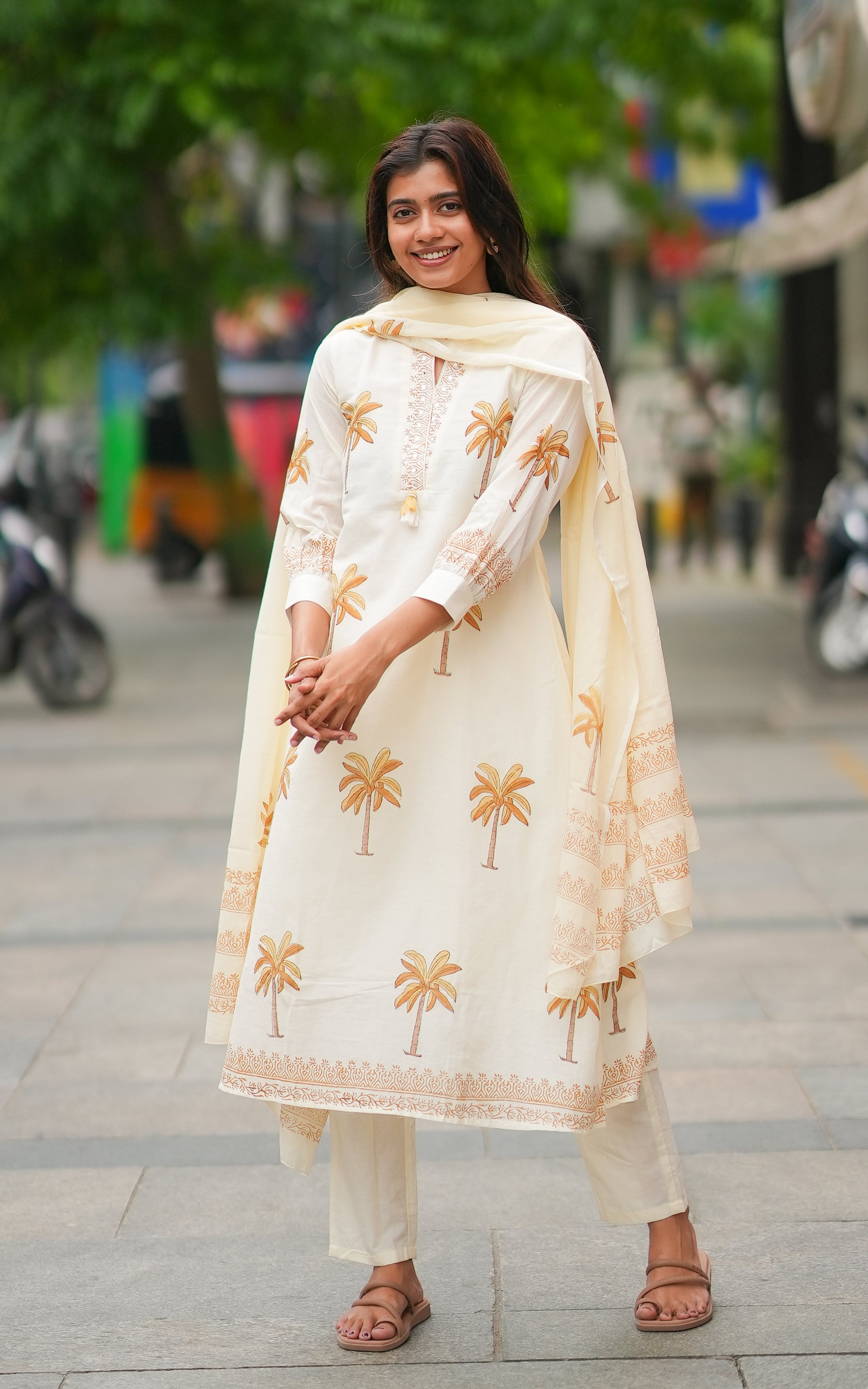 White Beauty A (Kurti+Pant+Dupatta)