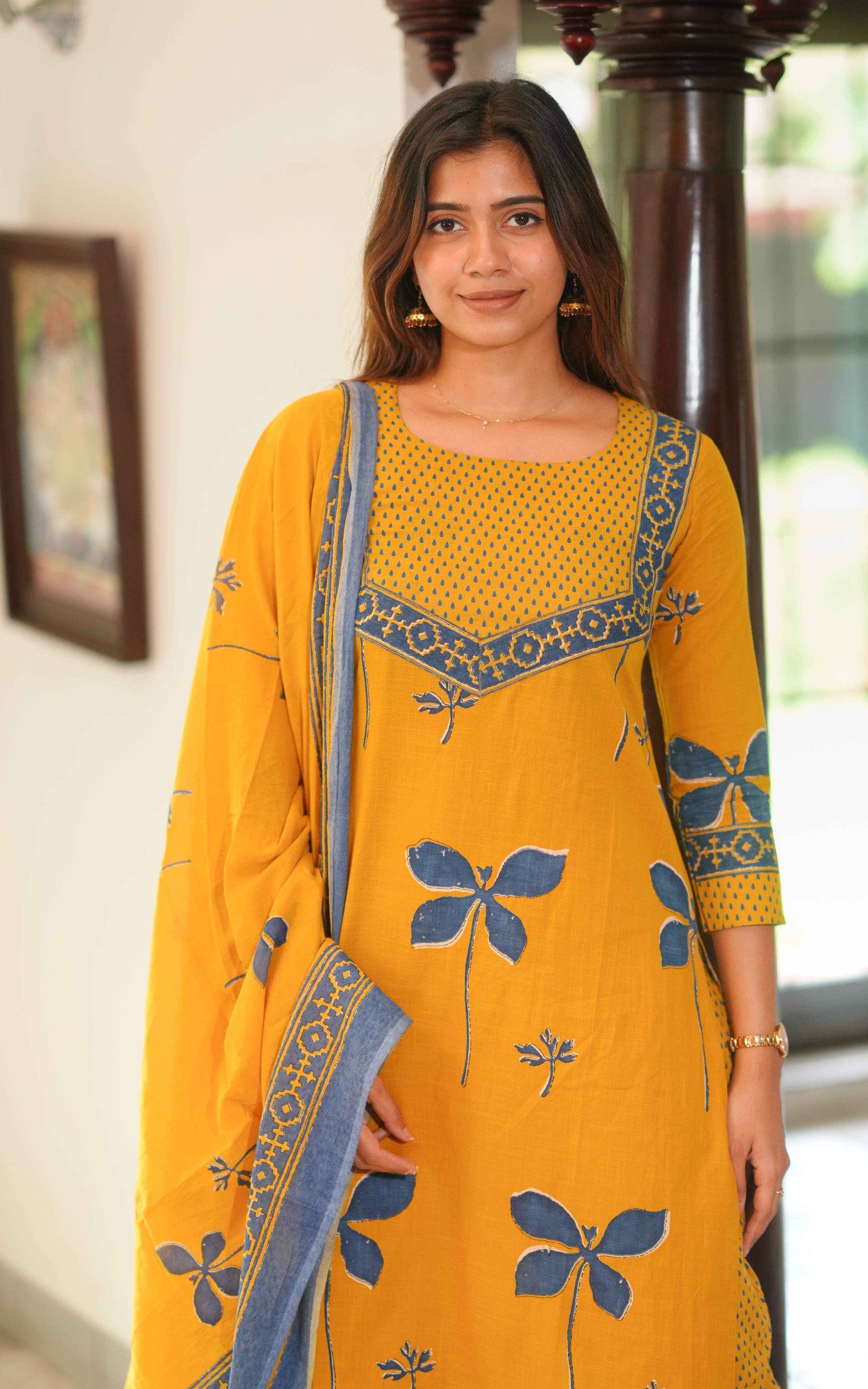 The kurti features a detailed printed yoke with dotted patterns.
