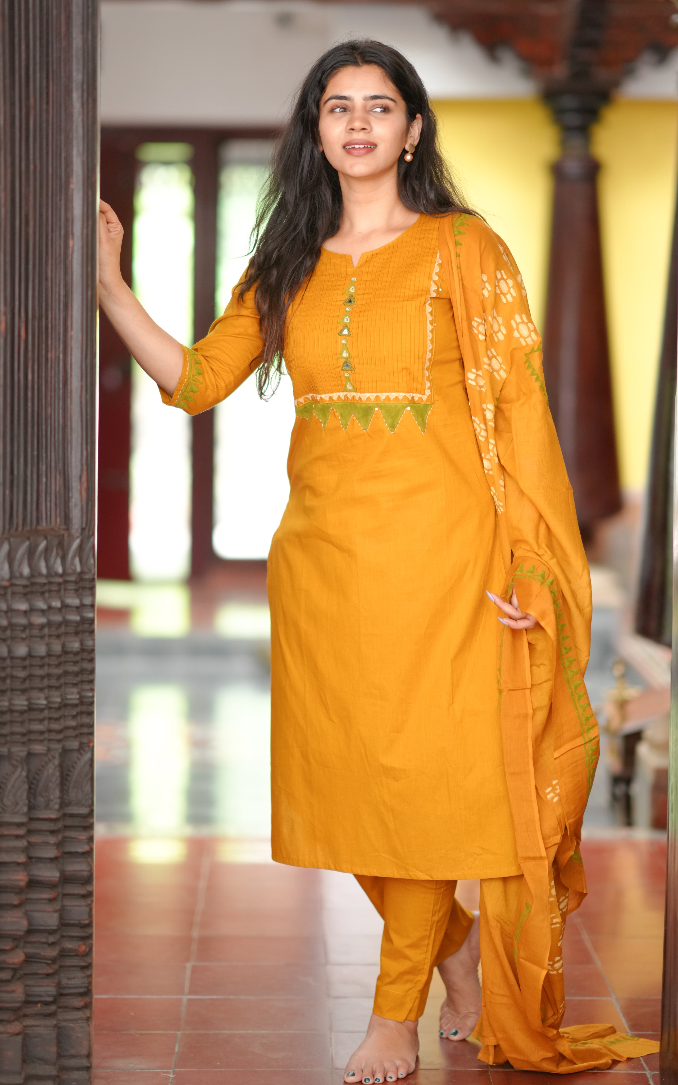 Made from comfortable cotton fabric.Features a straight cut kurti with pintuck work on the front yoke.
