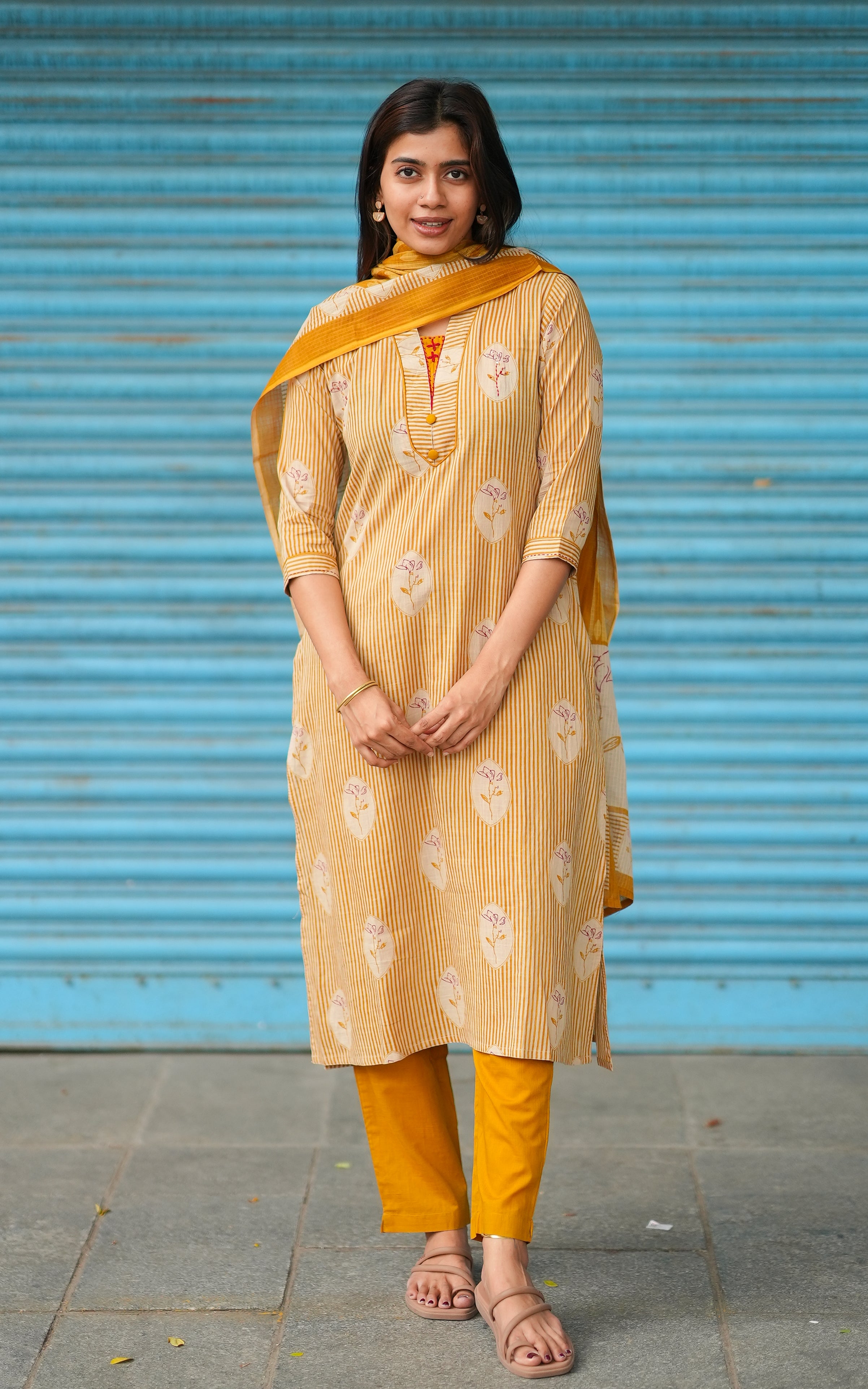 Velichapoove A (Kurti+Pant+Dupatta)