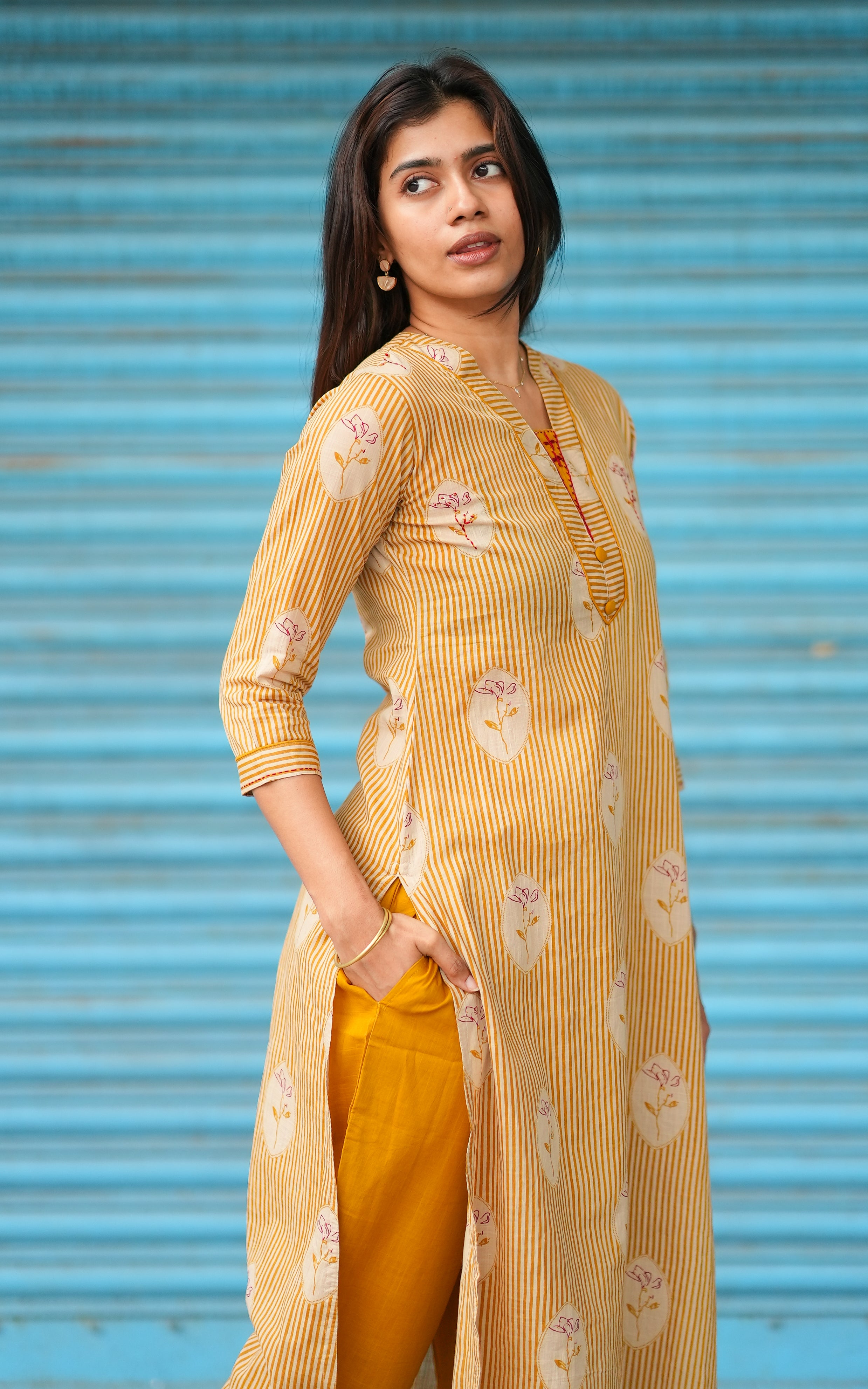 Velichapoove A (Kurti+Pant+Dupatta)