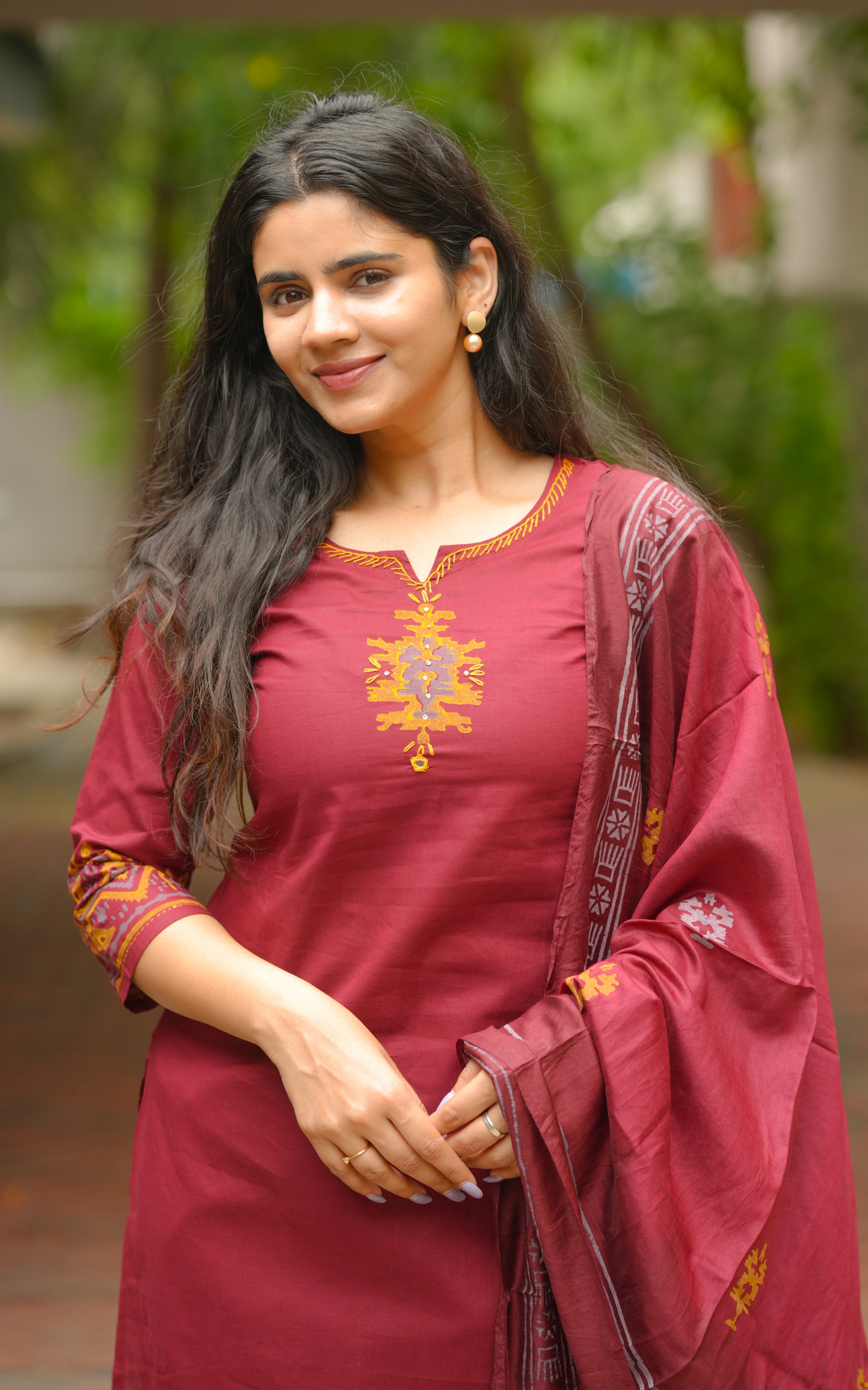 Beautiful yellow handblock embroidery on the neckline adds elegance.