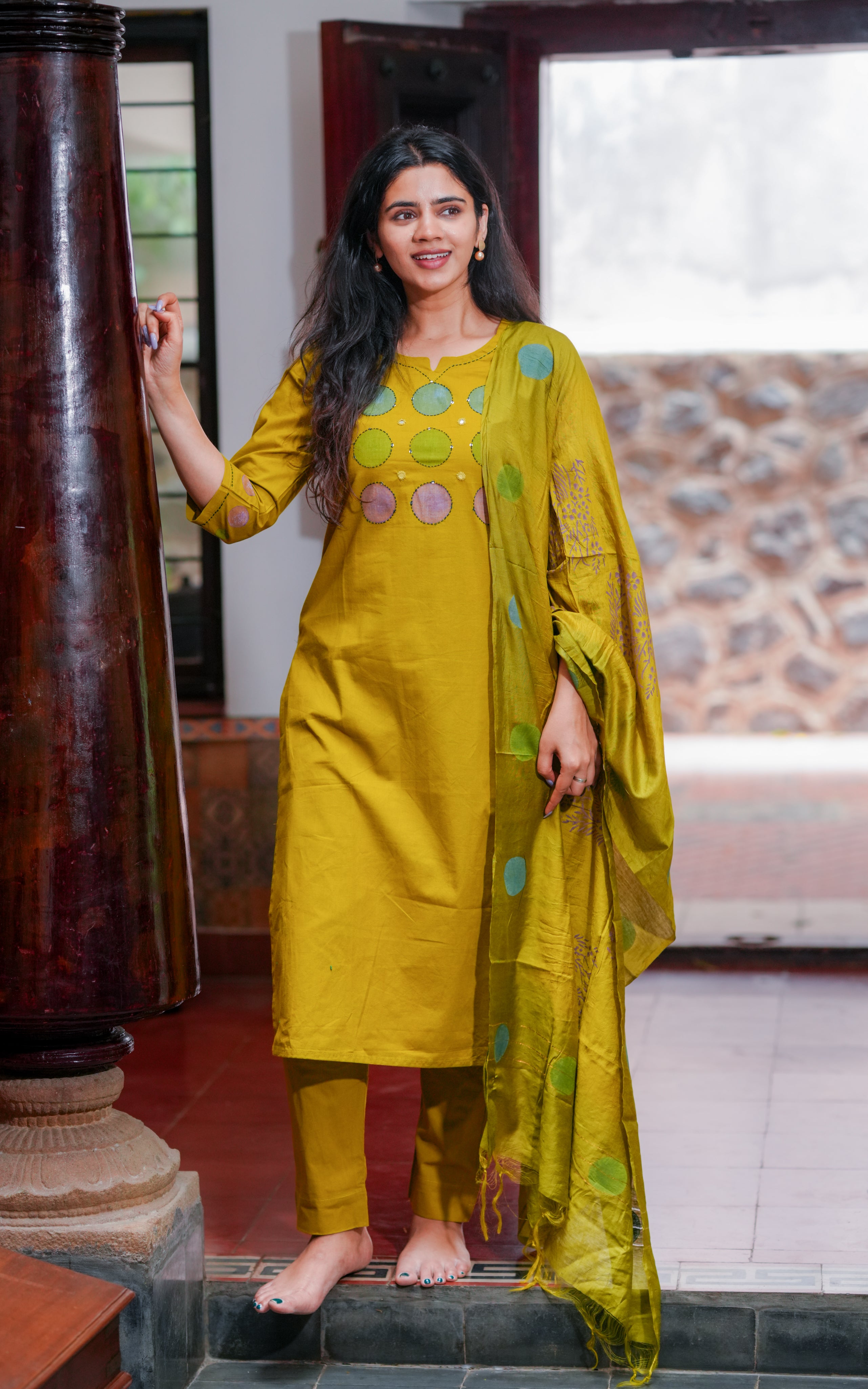 Made from soft, breathable cotton fabric.
Features a straight cut kurti with classic side slits.