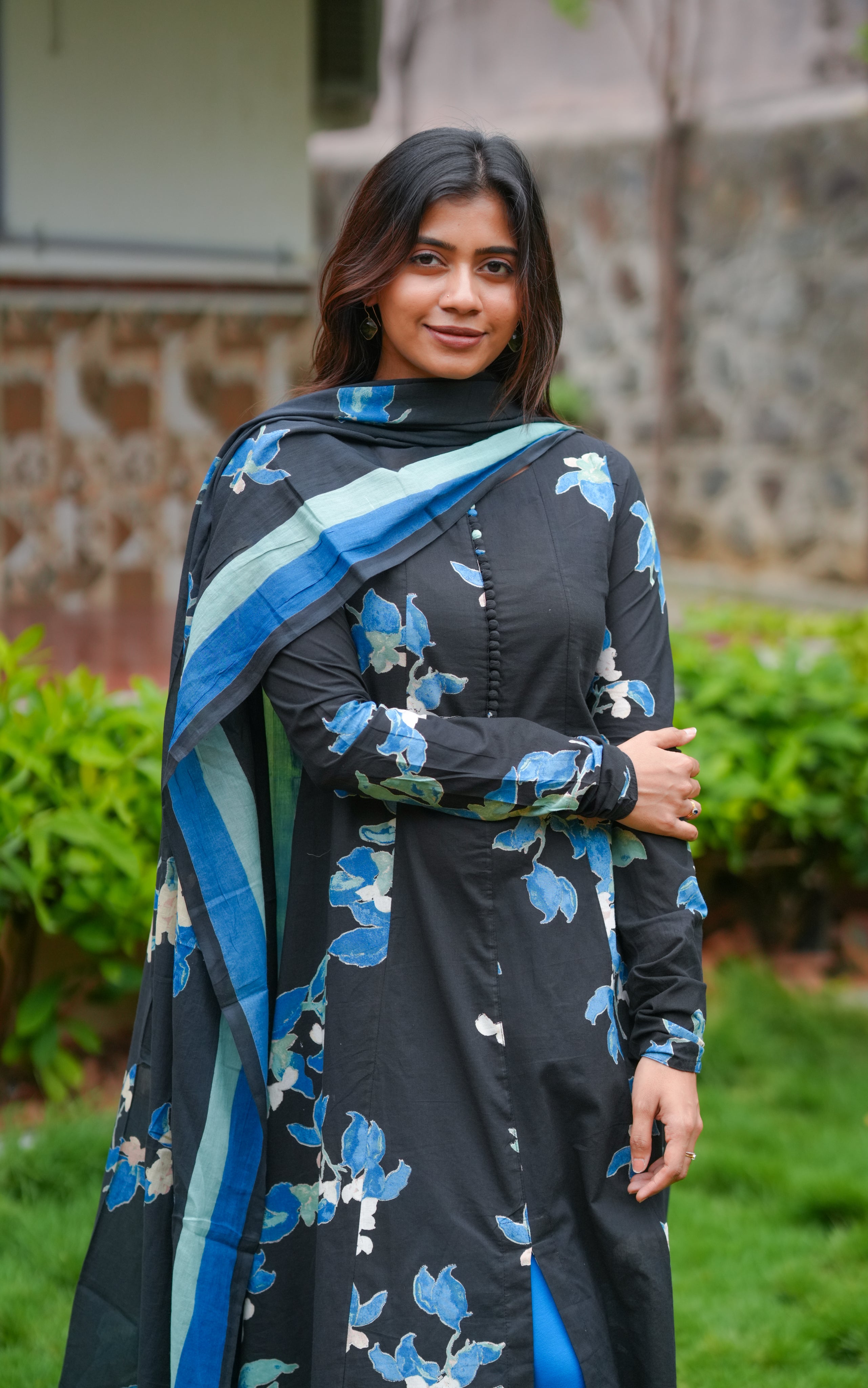The kurti features a front slit and fabric buttons down the center.
