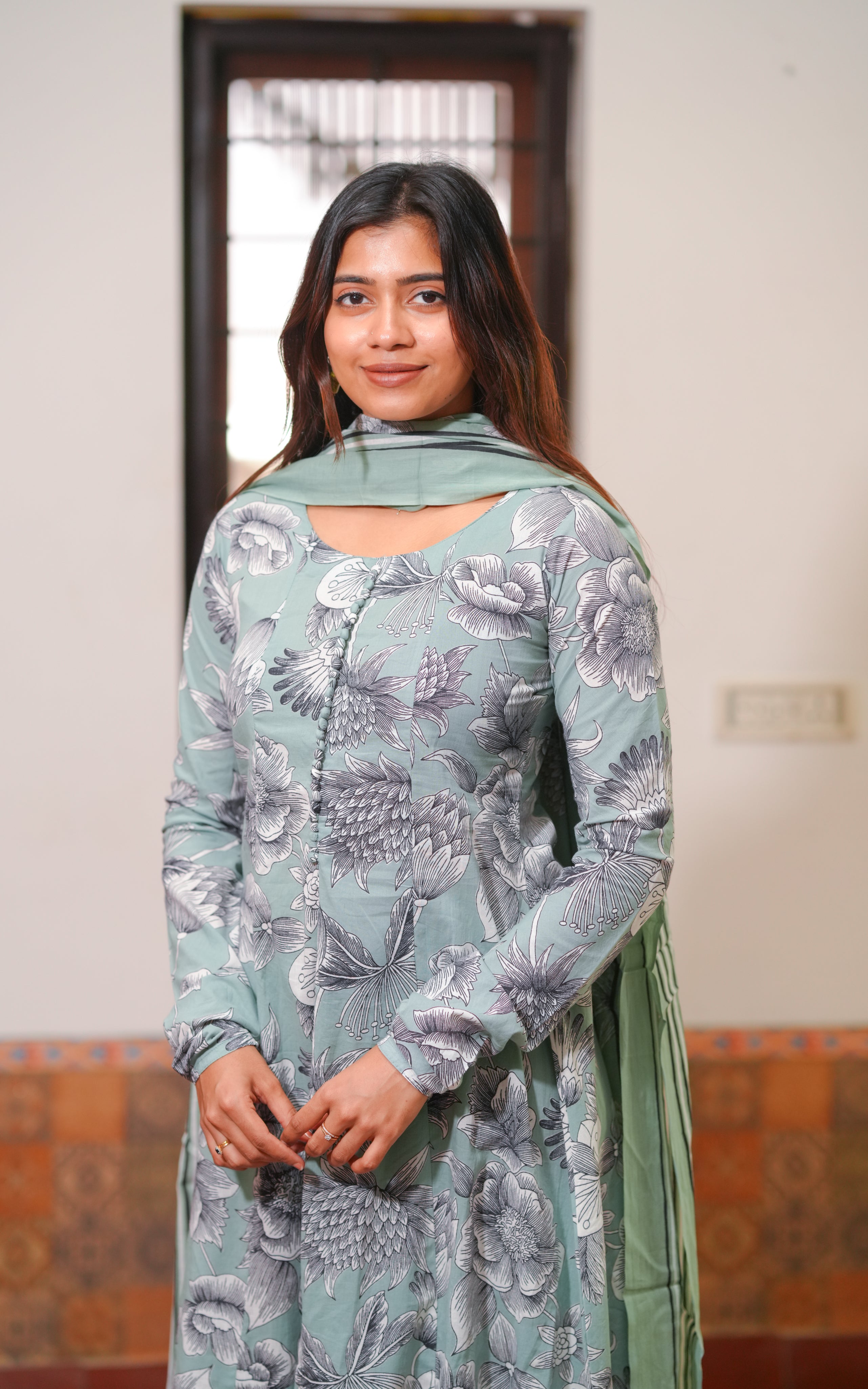 The kurti features a front slit and gathered sleeves that add a touch of elegance.
