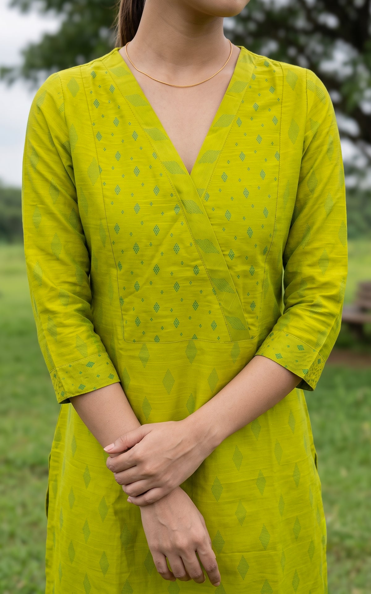 Aathirai Parrot Green
