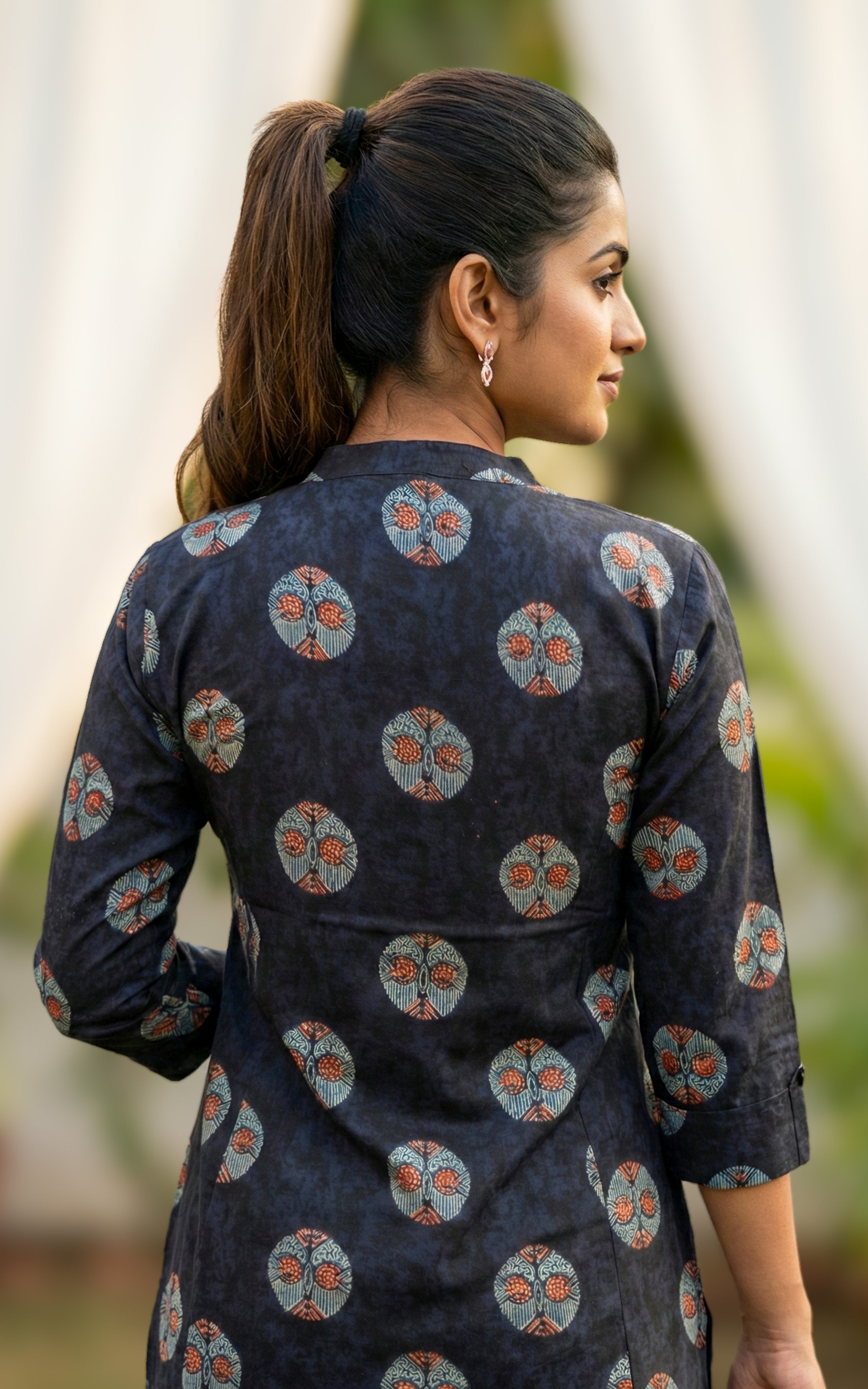 Smart Look Mandarin Neck Cotton Kurti For Women