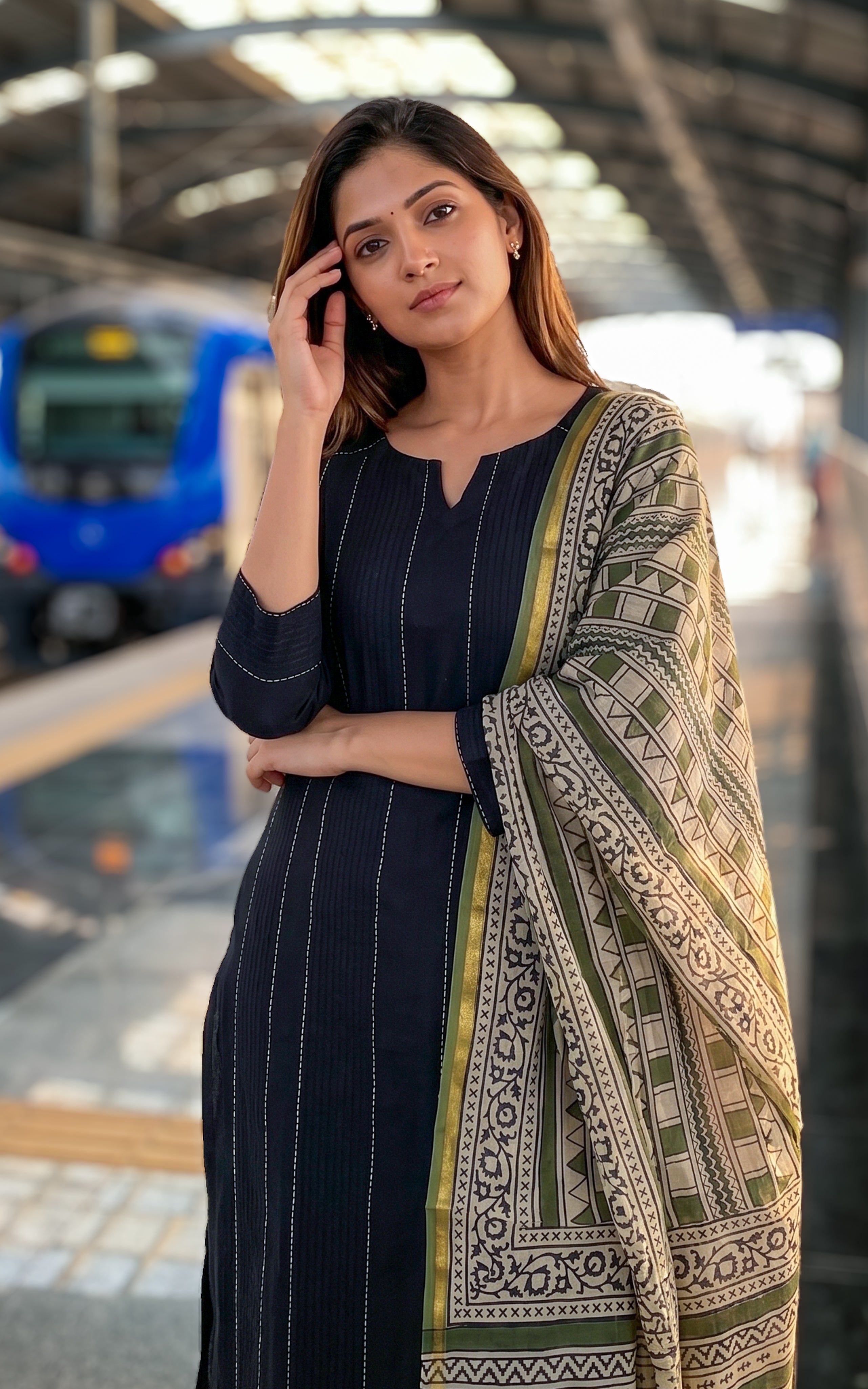 Instore - Black Color Cotton Flex Straight Cut Kurti with Side Slit, Paired with Cotton Dupatta, No Lining