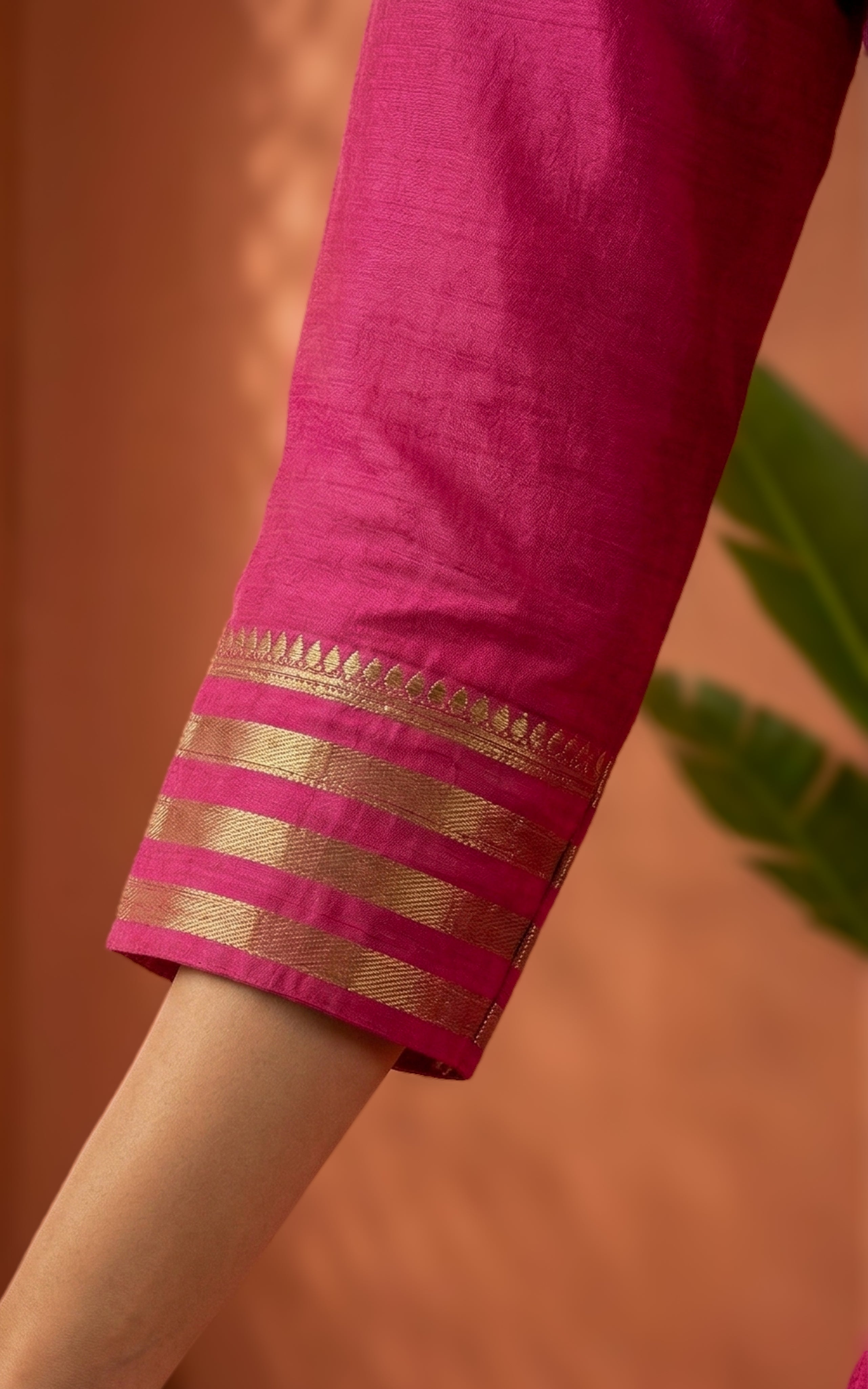 Nilavazhagi Pink (Kurti+Dupatta)