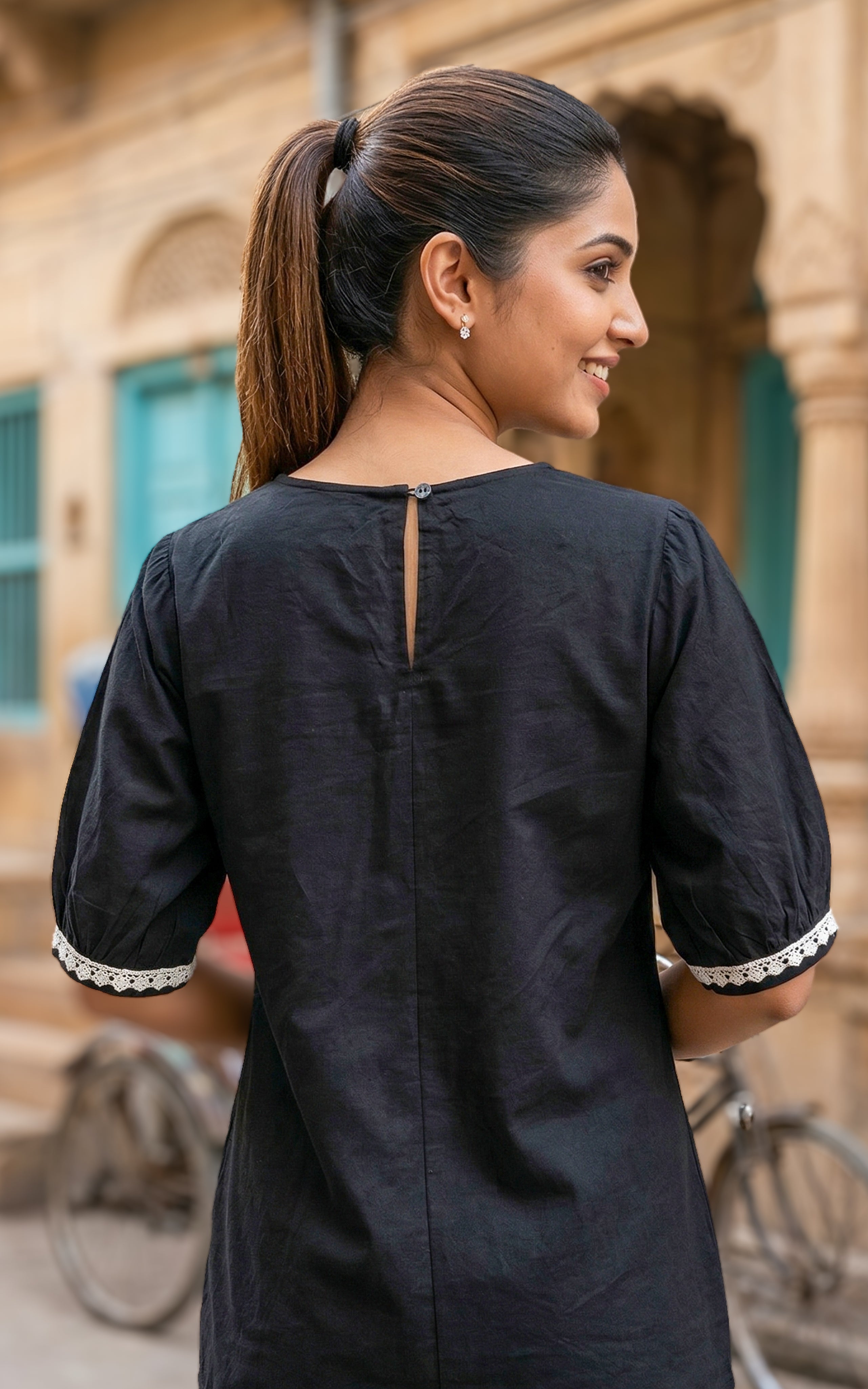 Trendy short top with detailed craftsmanship