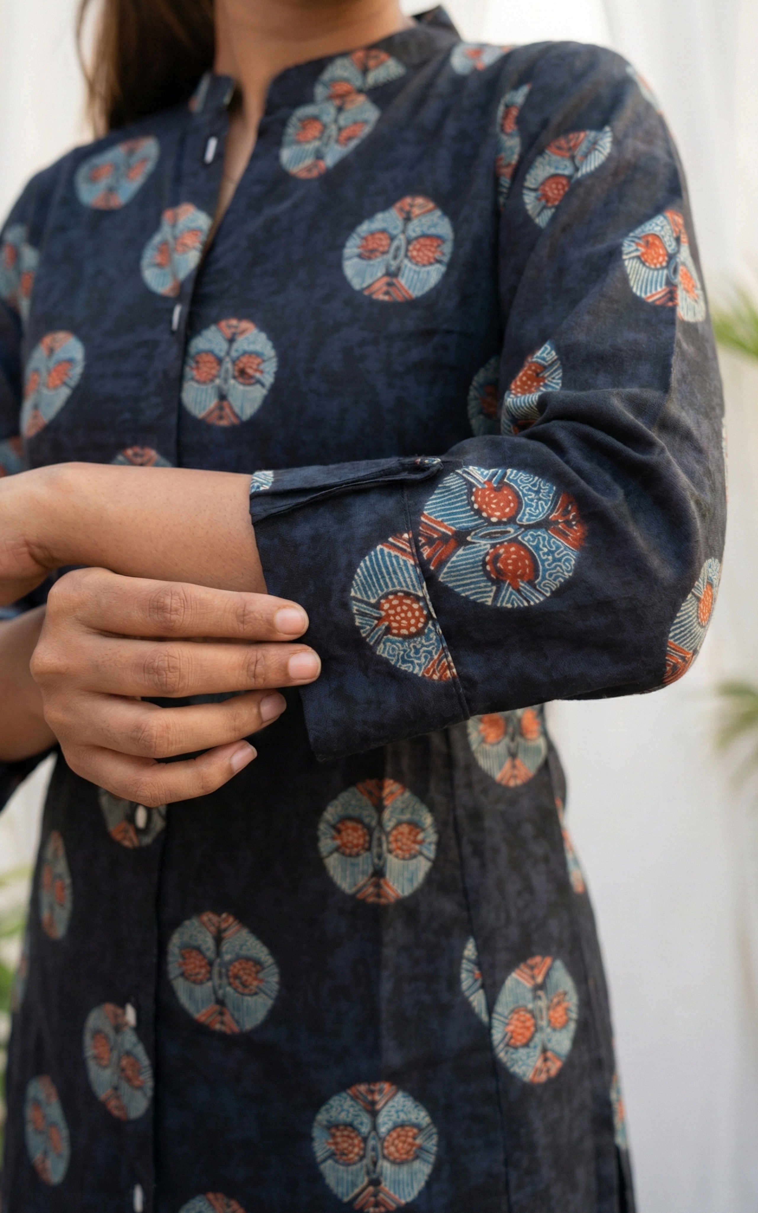 Elegant Black Straight Cut Kurti With Mandarin Collar