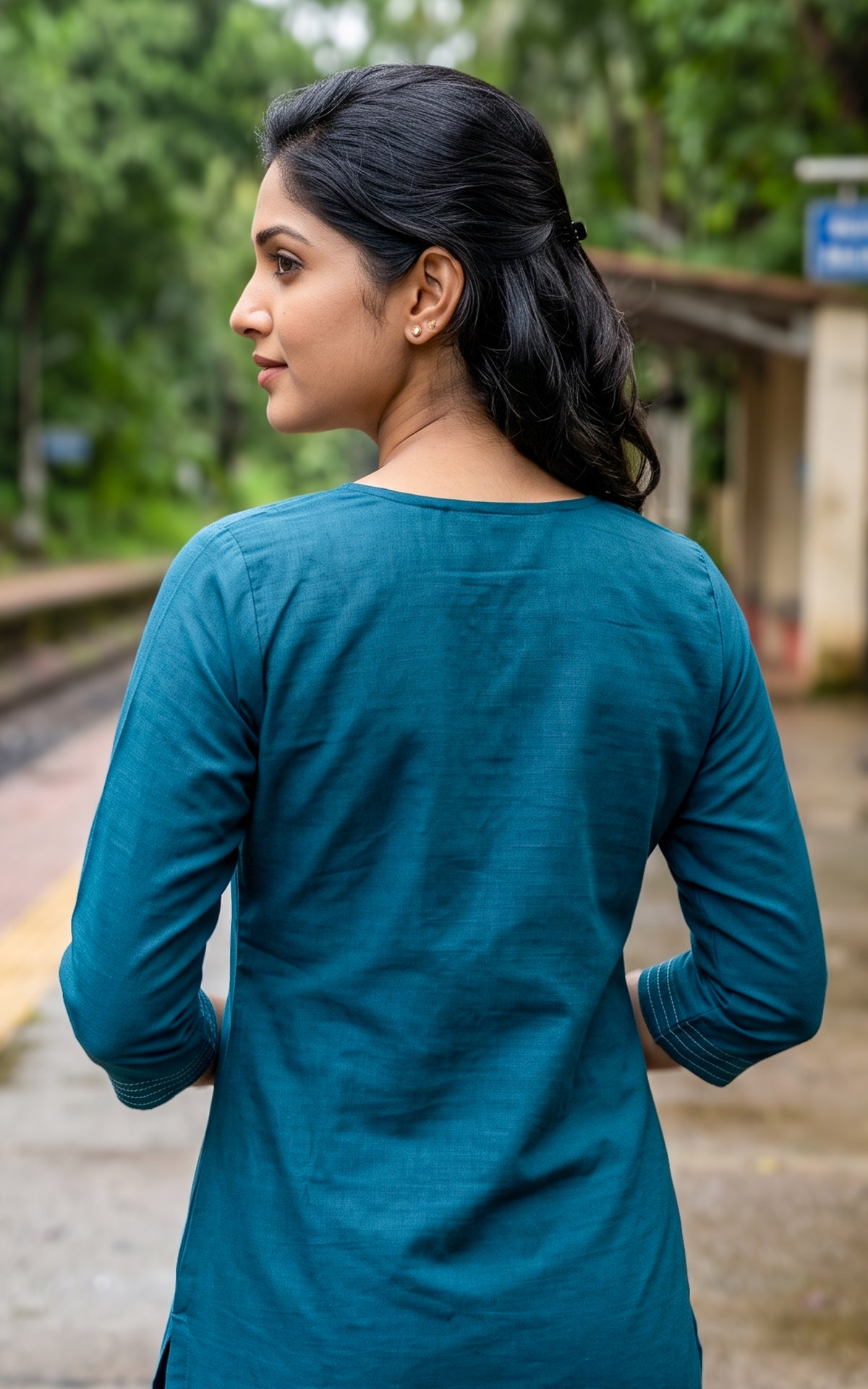 Suthandhira Teal Blue
