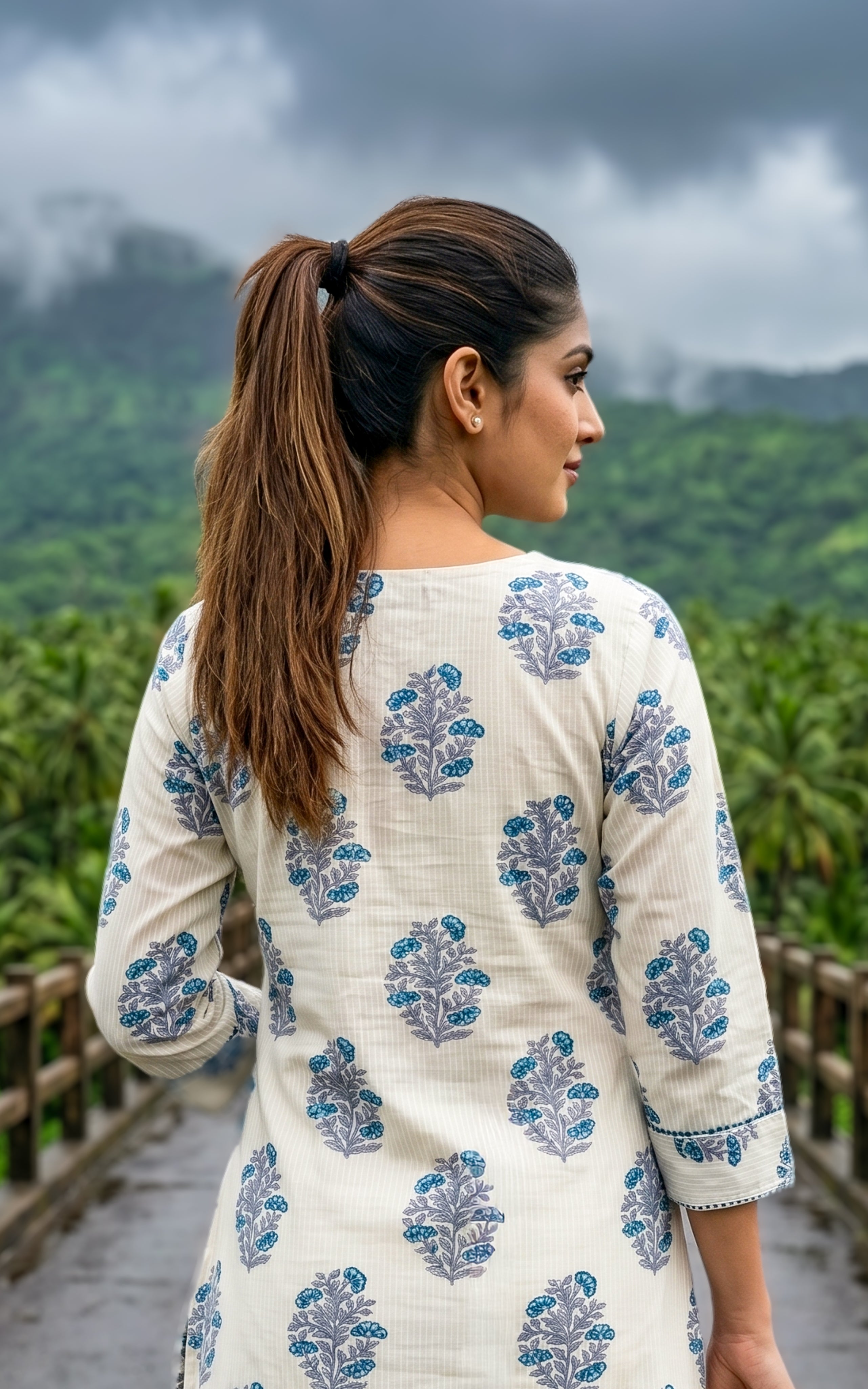 Pallavi White (Kurti+Dupatta)