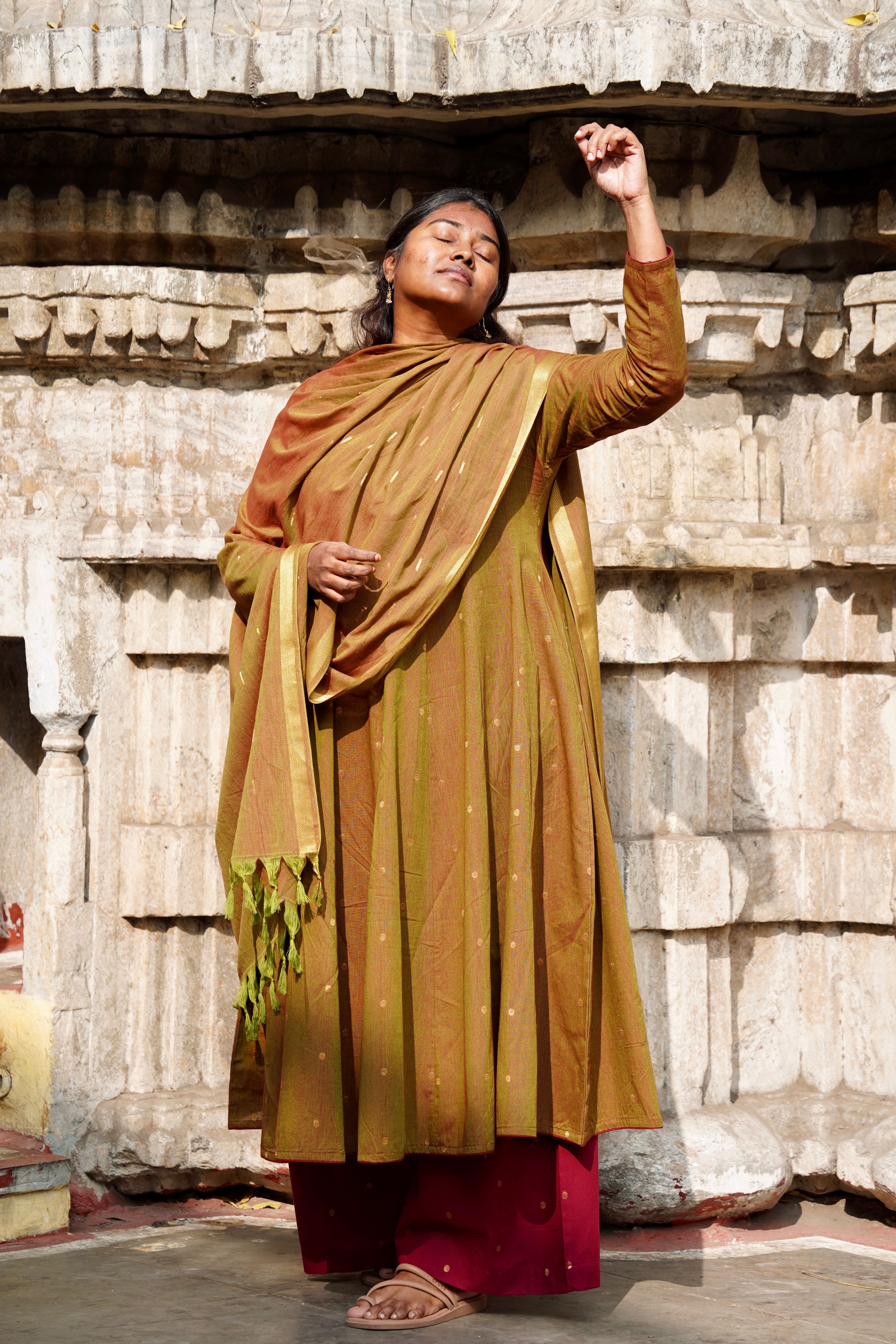 Maandhulir (Kurti+Pant+Dupatta)