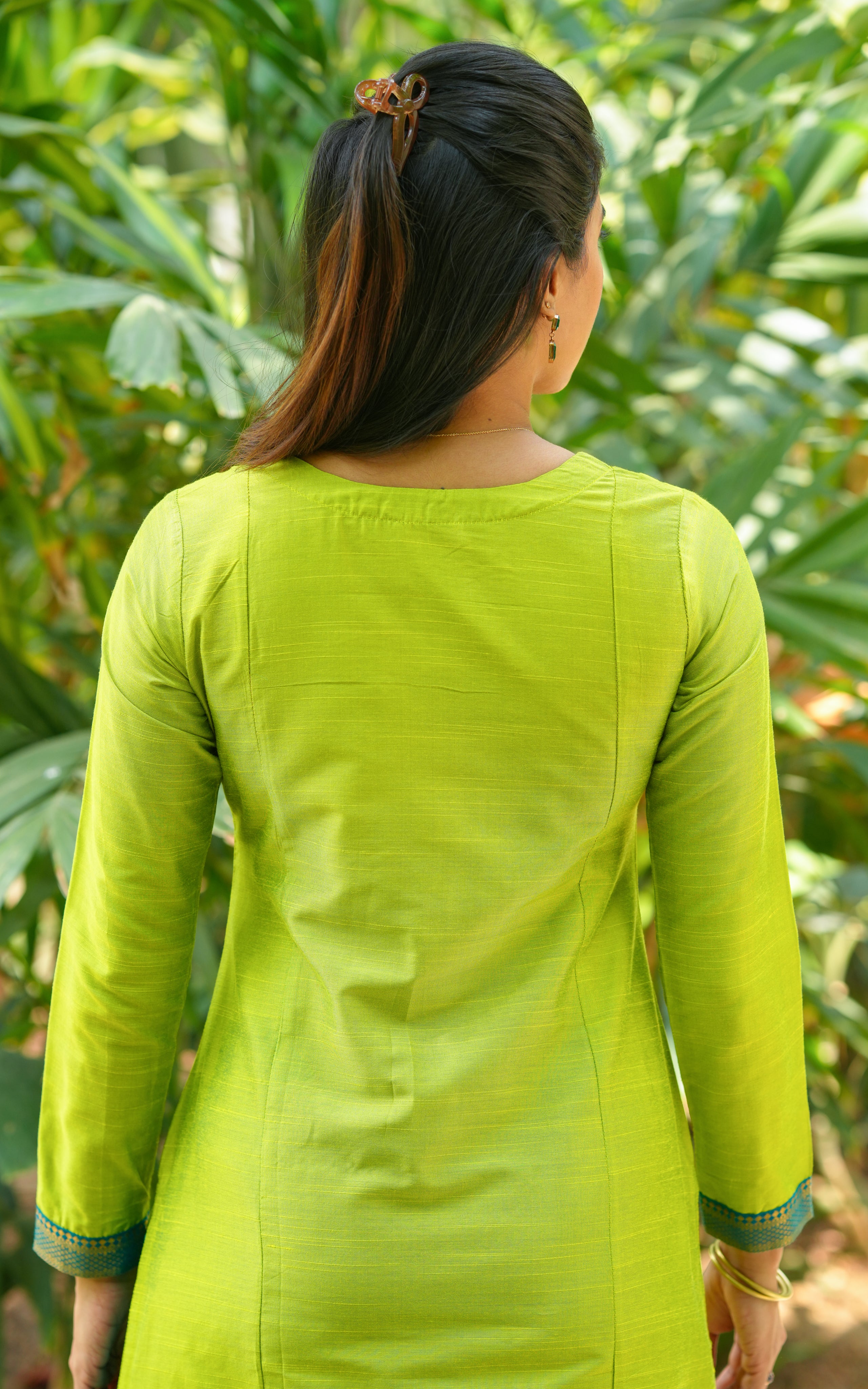 Saira Parrot Green