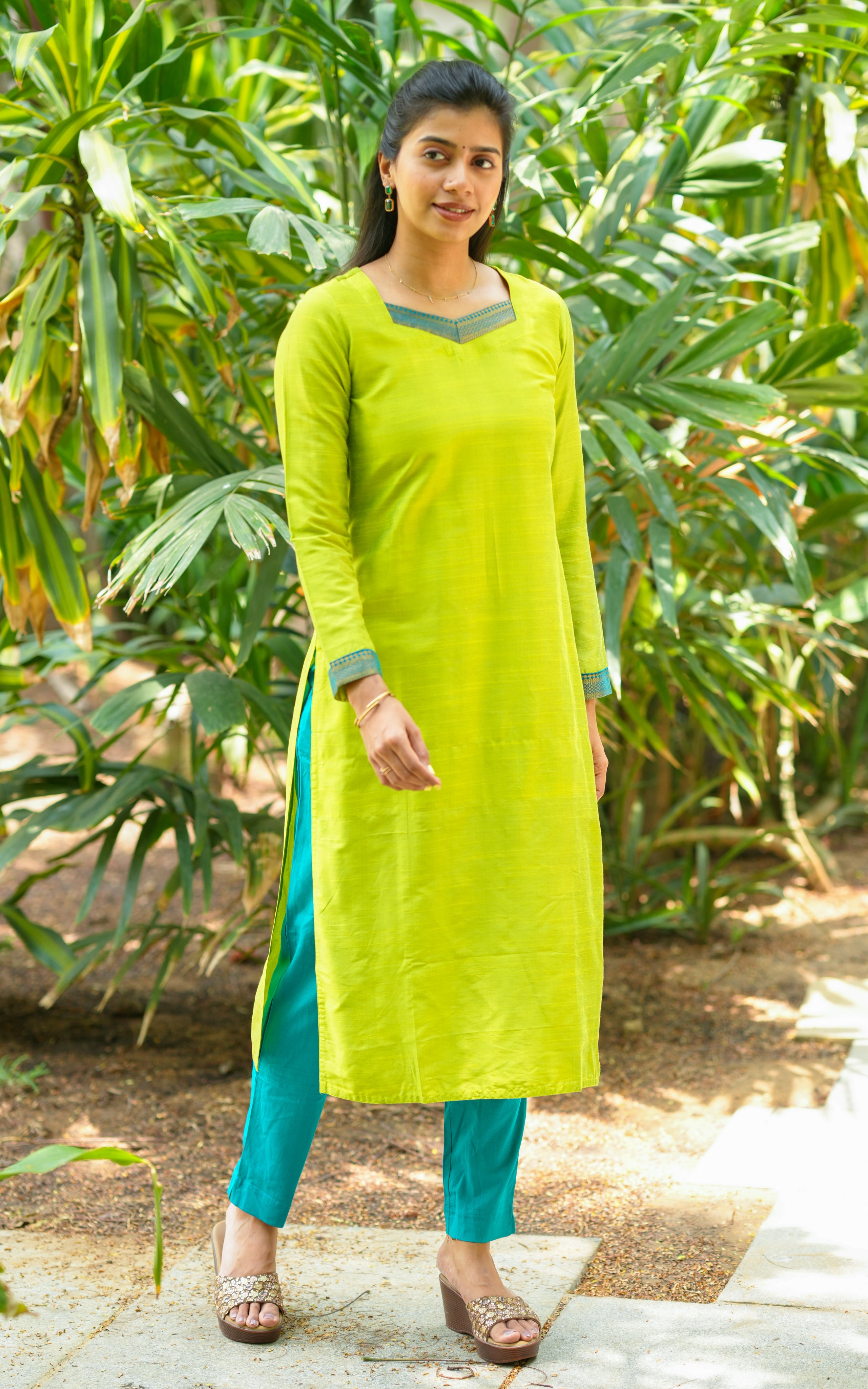 Saira Parrot Green
