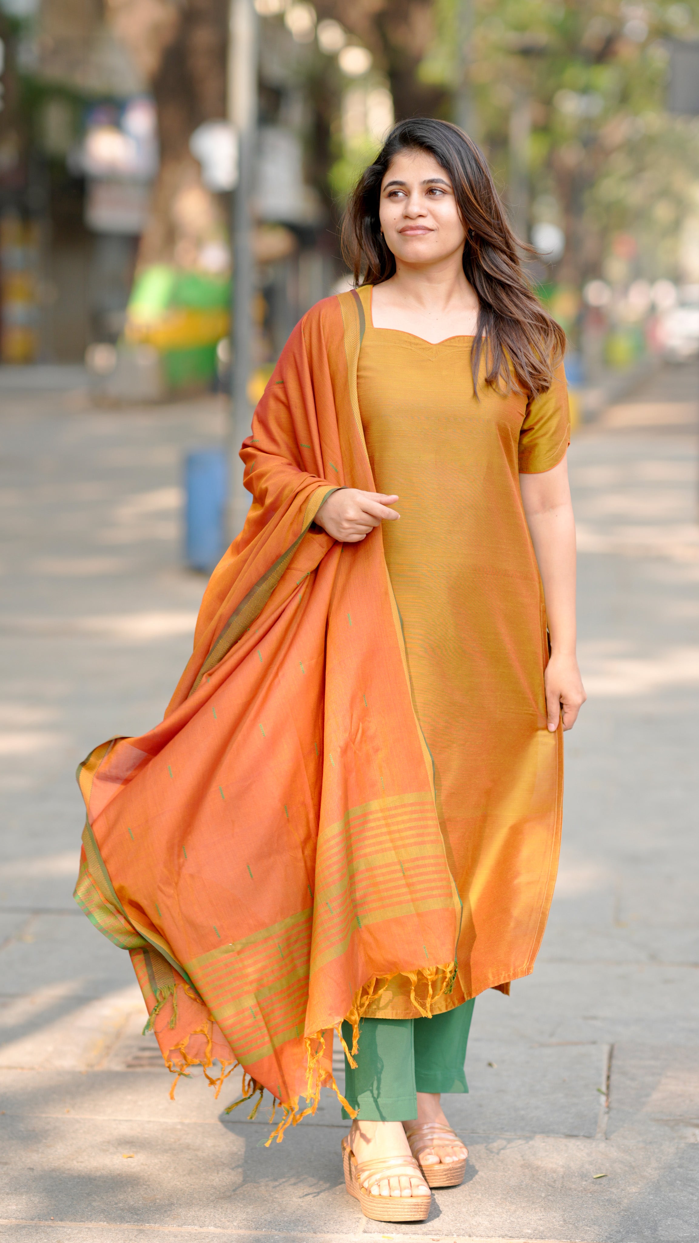 Kavimozhi (Kurti+Dupatta)