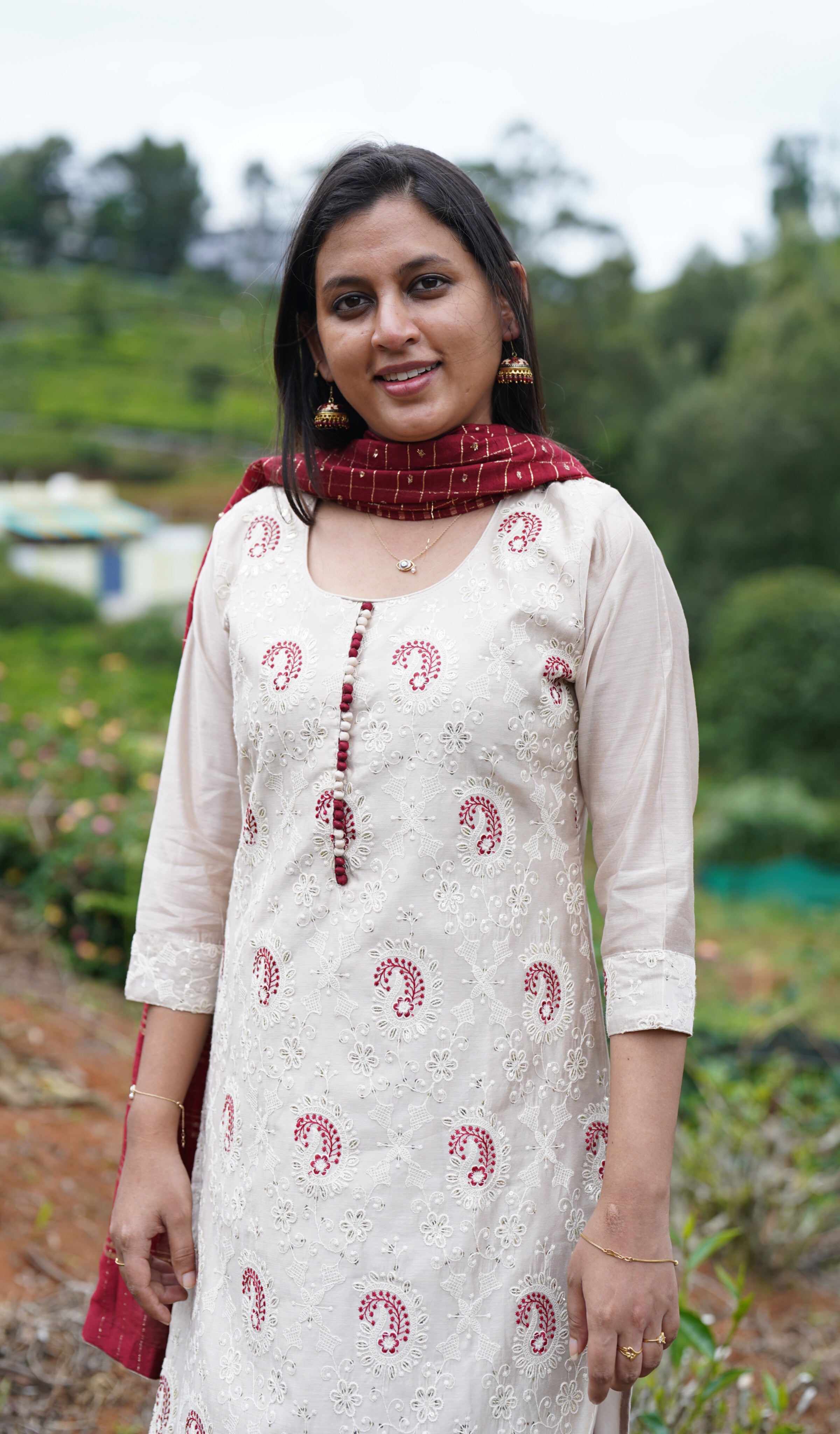 Will white Kurti look good on white leggings? - Quora