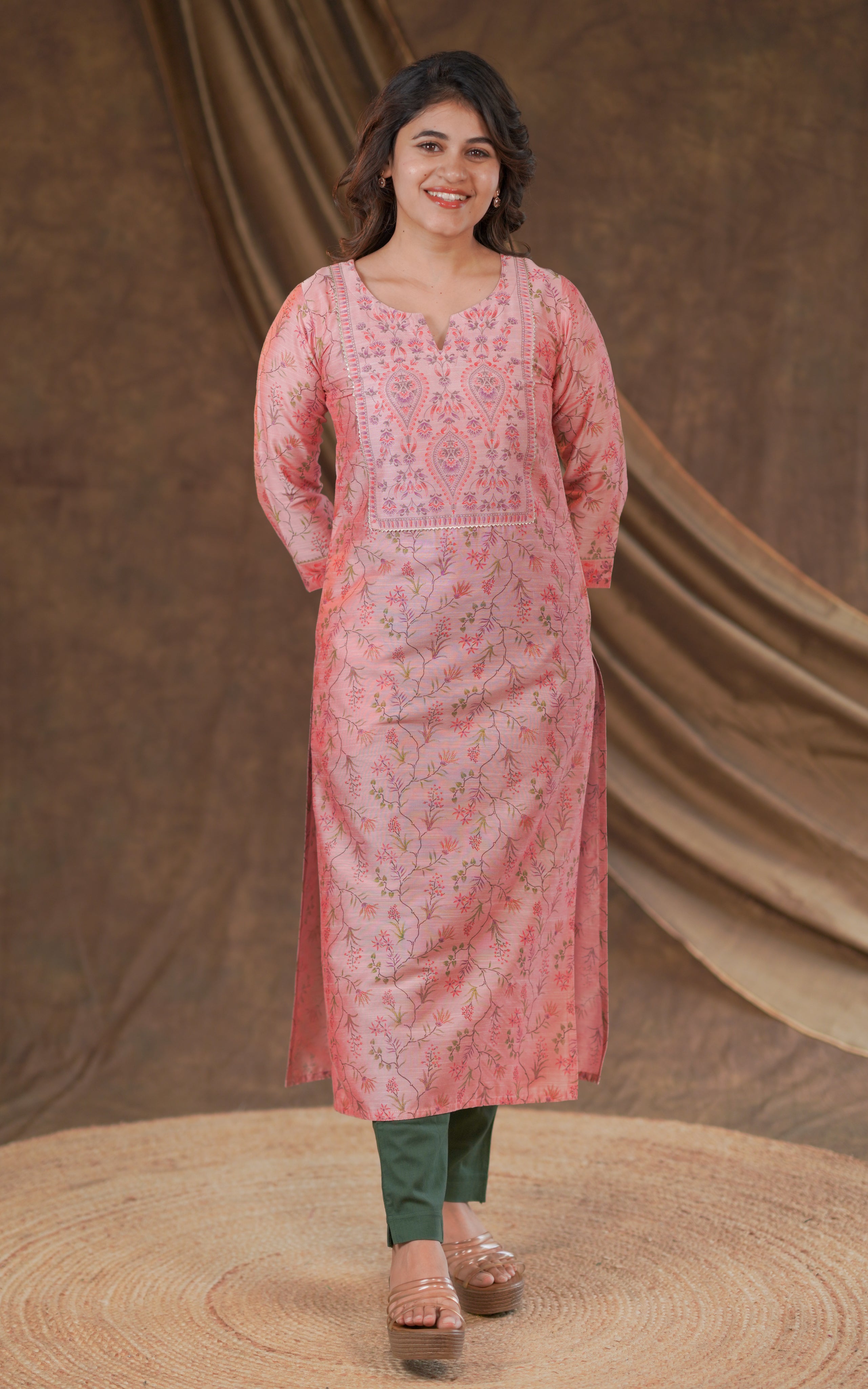 Three-quarter sleeves with matching print add a neat and stylish finish