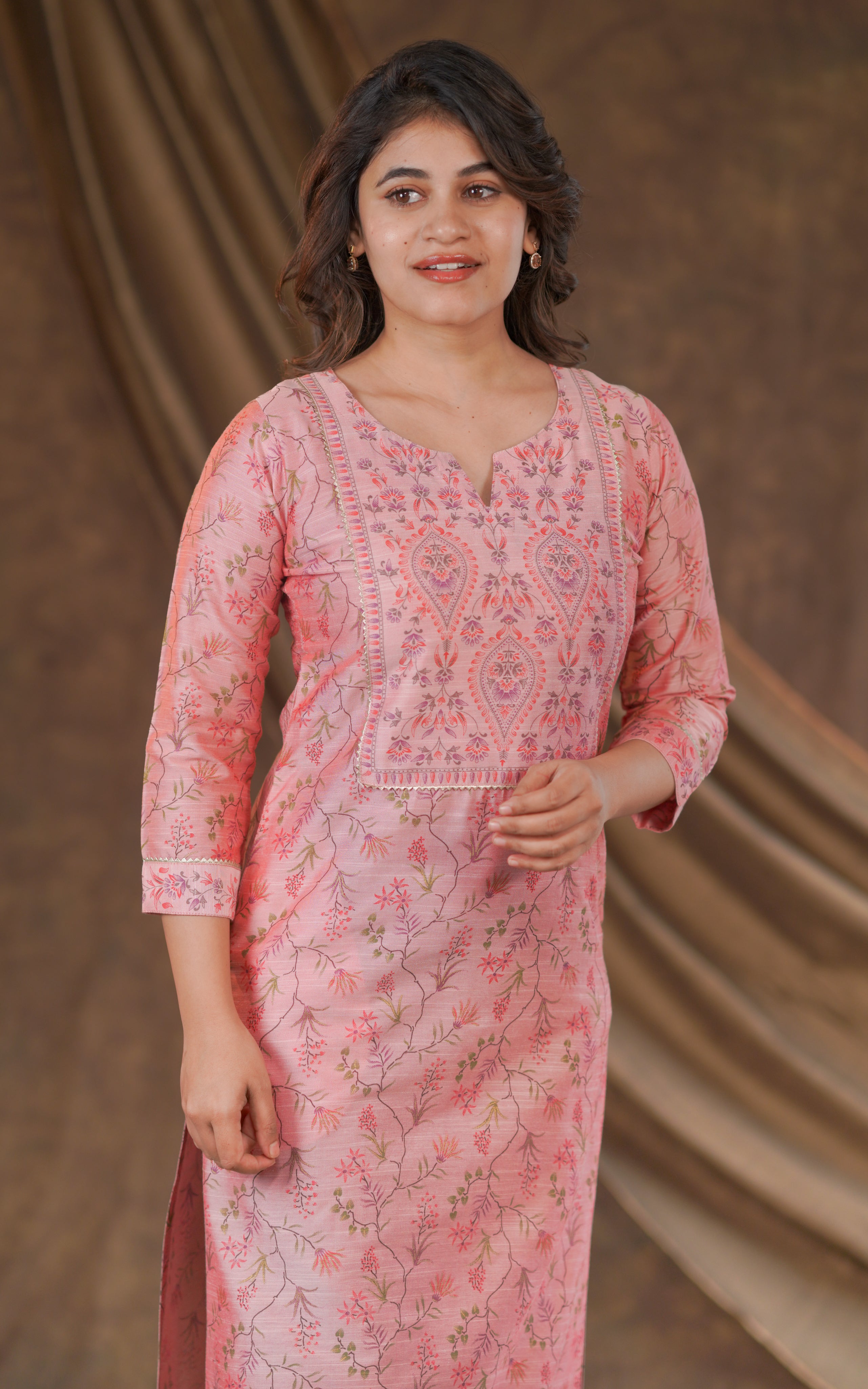 The kurti has a beautifully embroidered yoke with a refined U-neck and small notch detailing