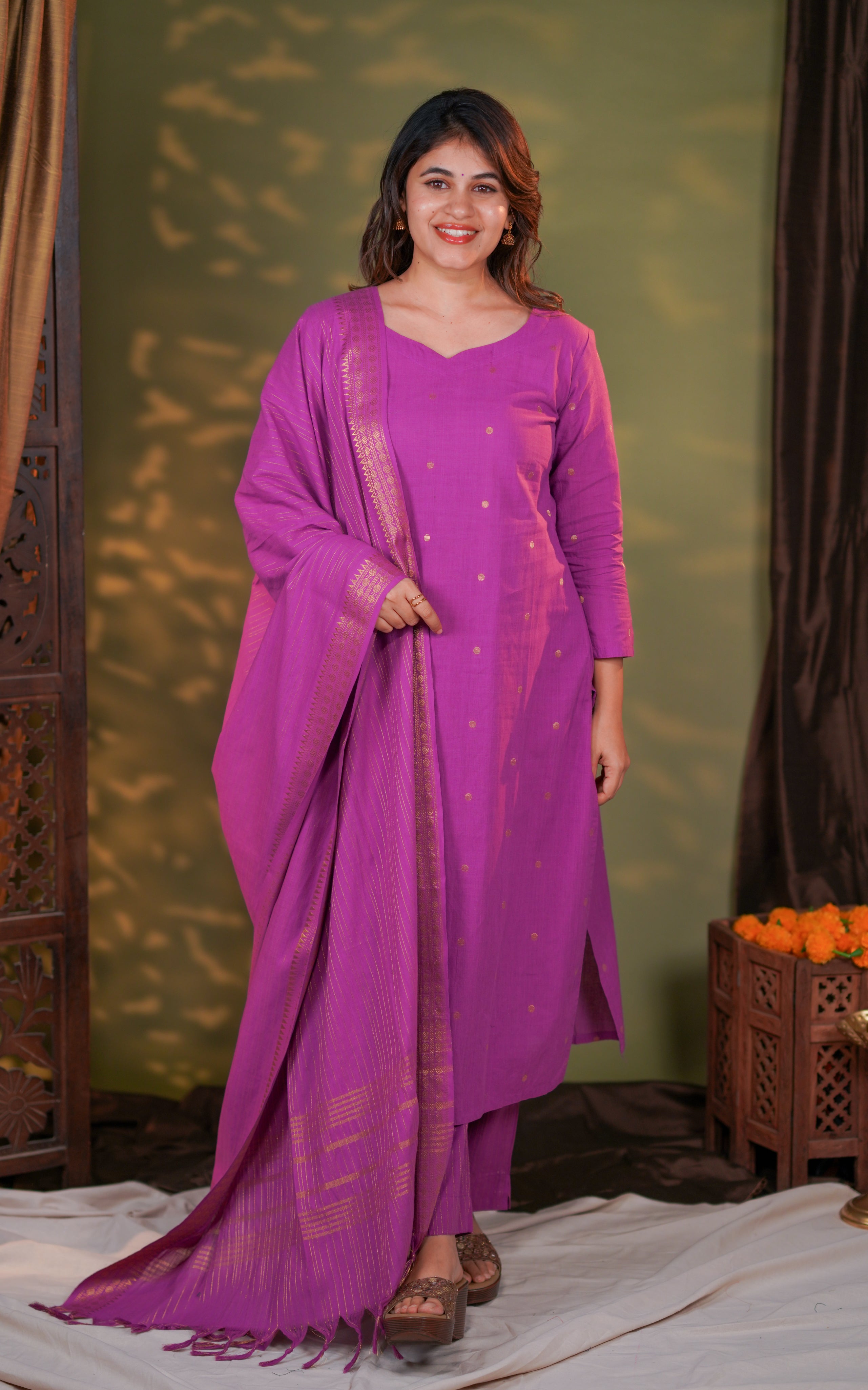 sweetheart neck,v notched neck,u nack,