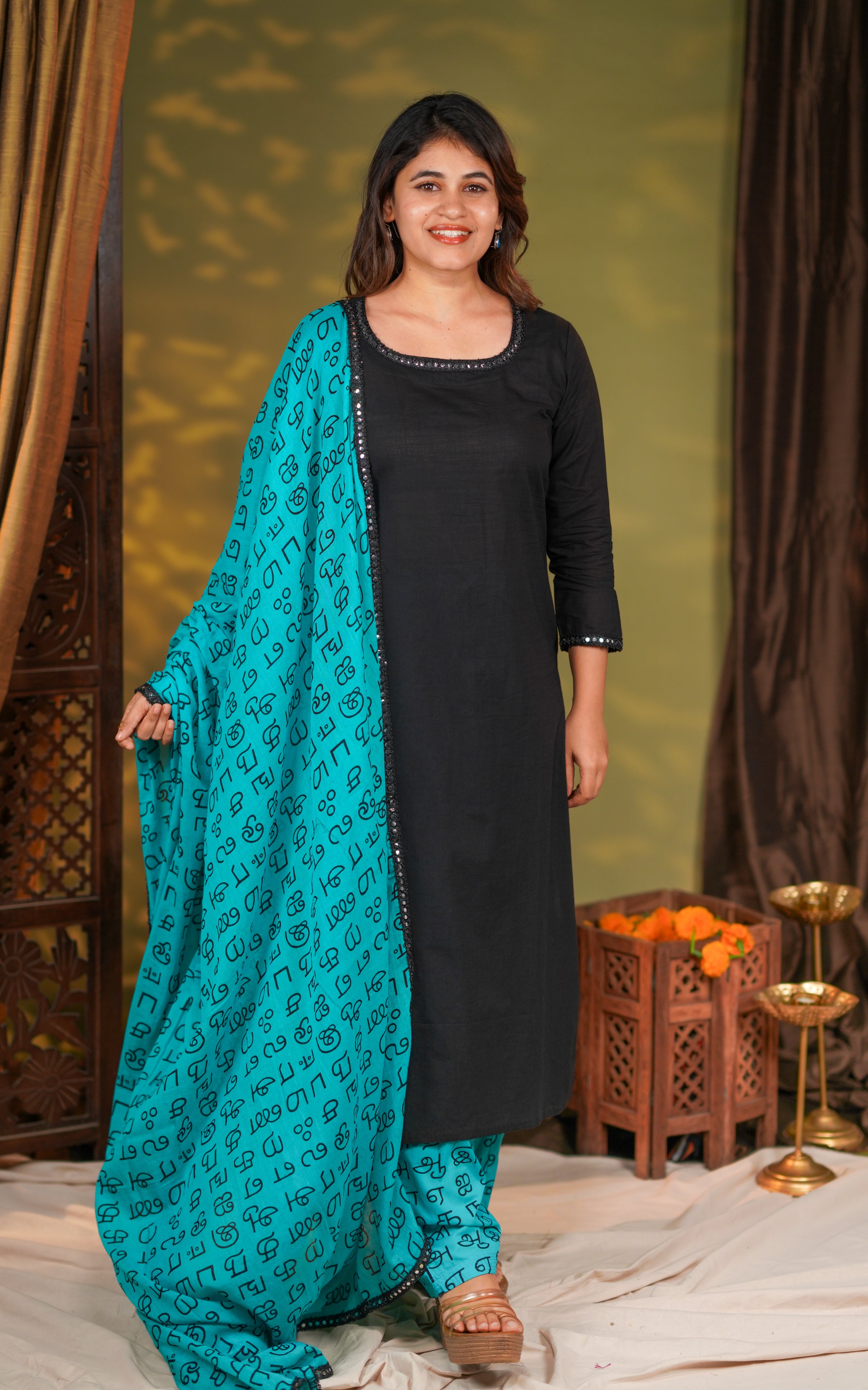 Idhu kathirvelan Kadhal Nayan 1 (Kurti+Pant+Dupatta)