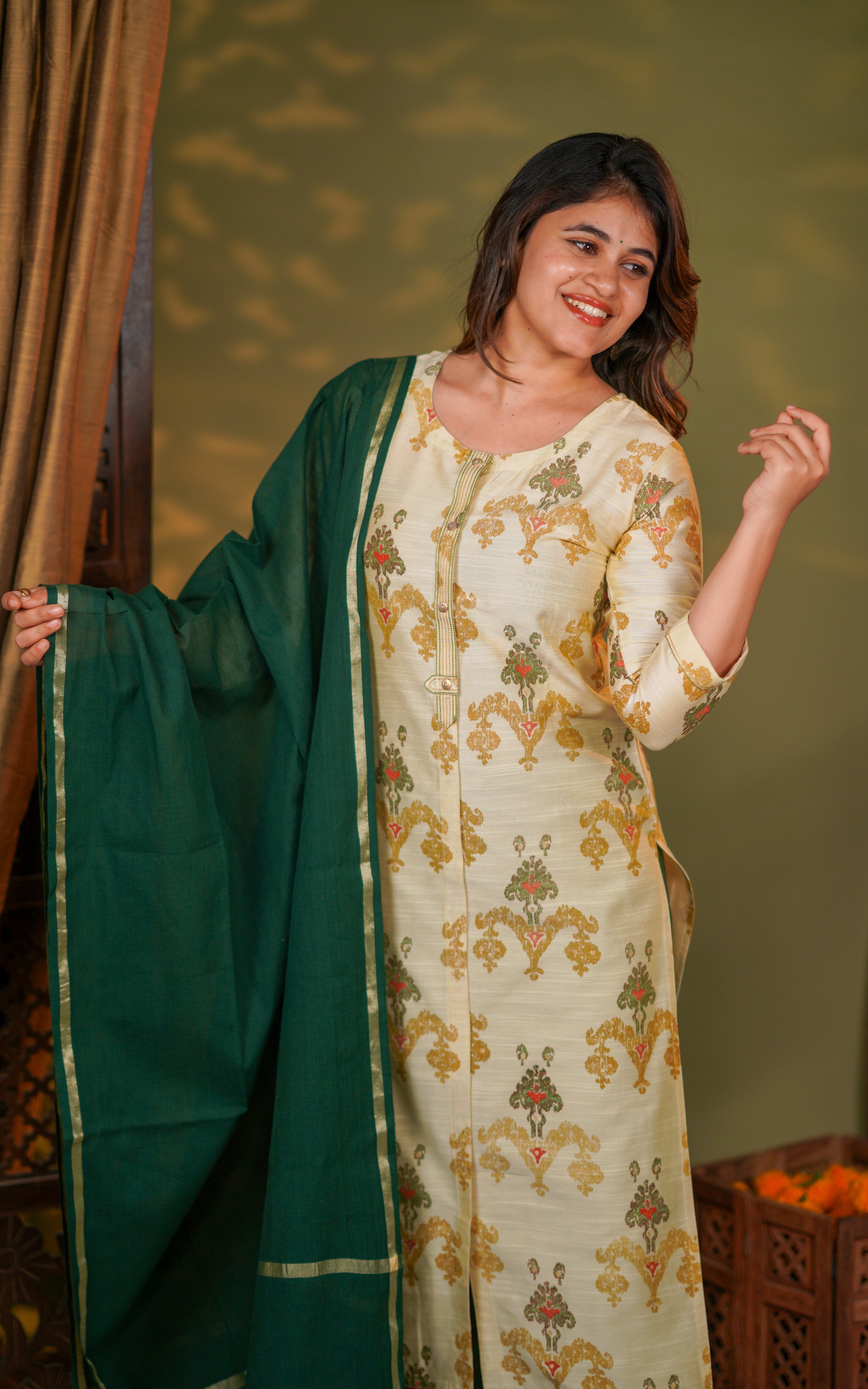 Yaazhini (Kurti+Dupatta)