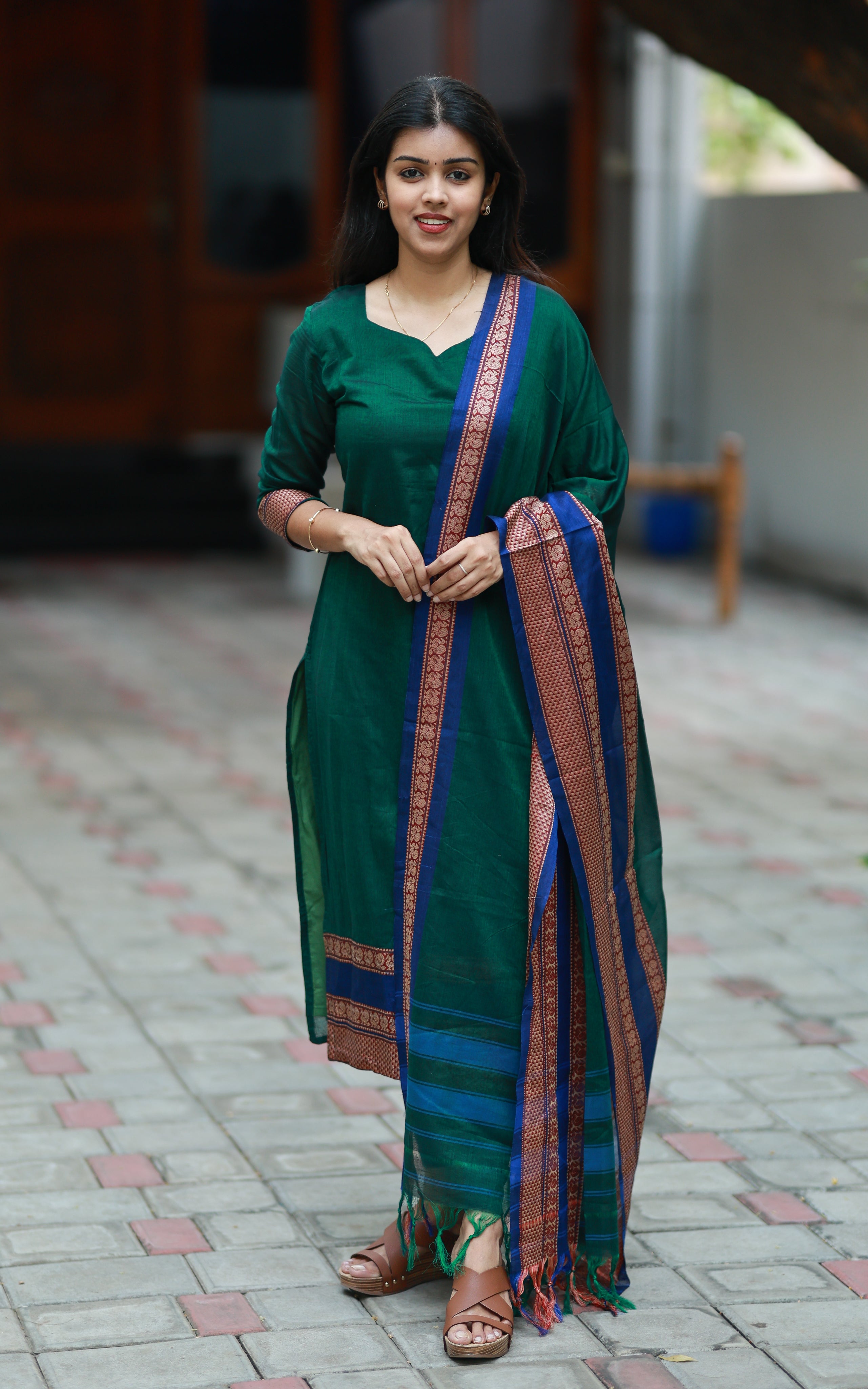 Aadhvita G (Kurti+Dupatta)