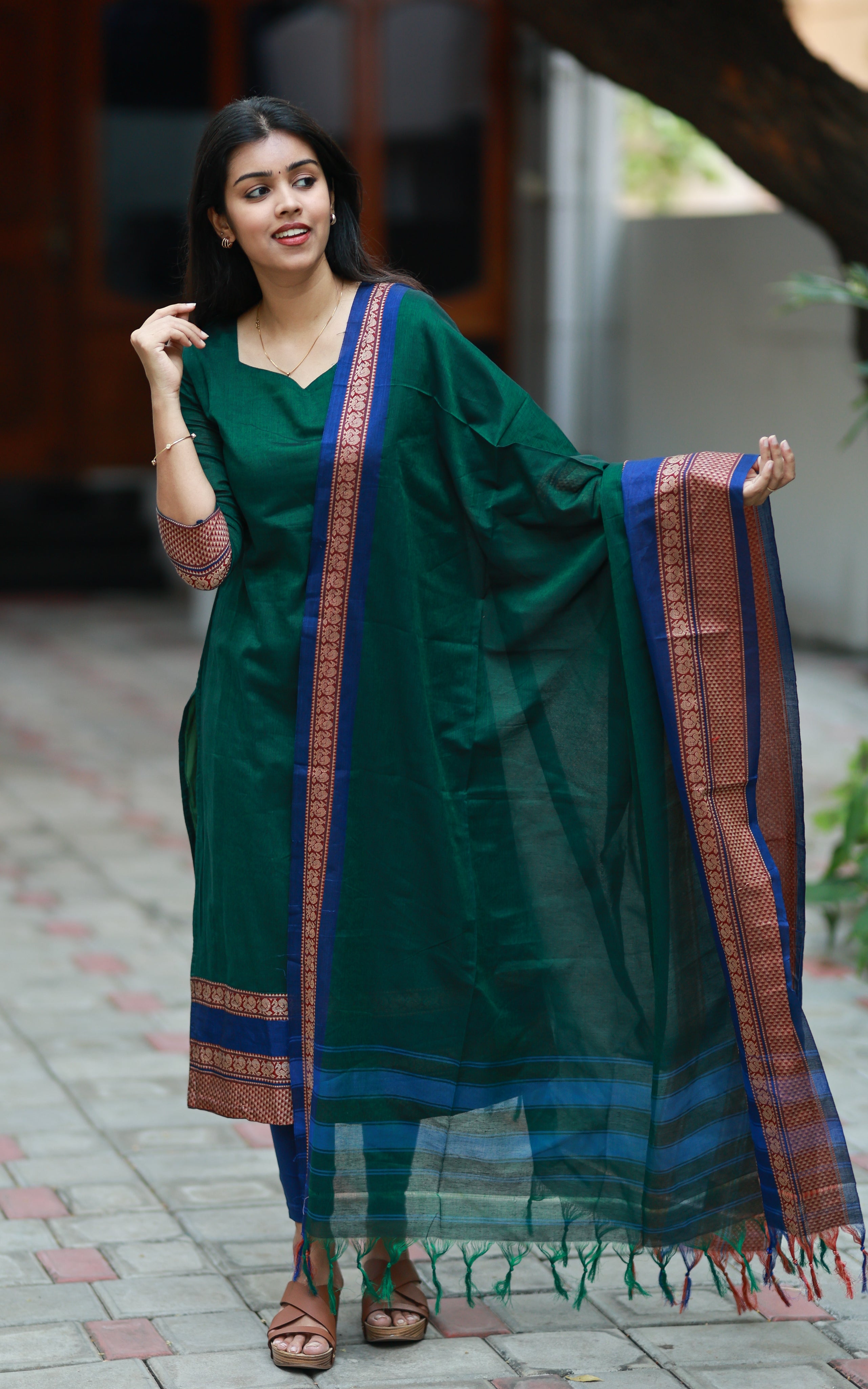Aadhvita G (Kurti+Dupatta)