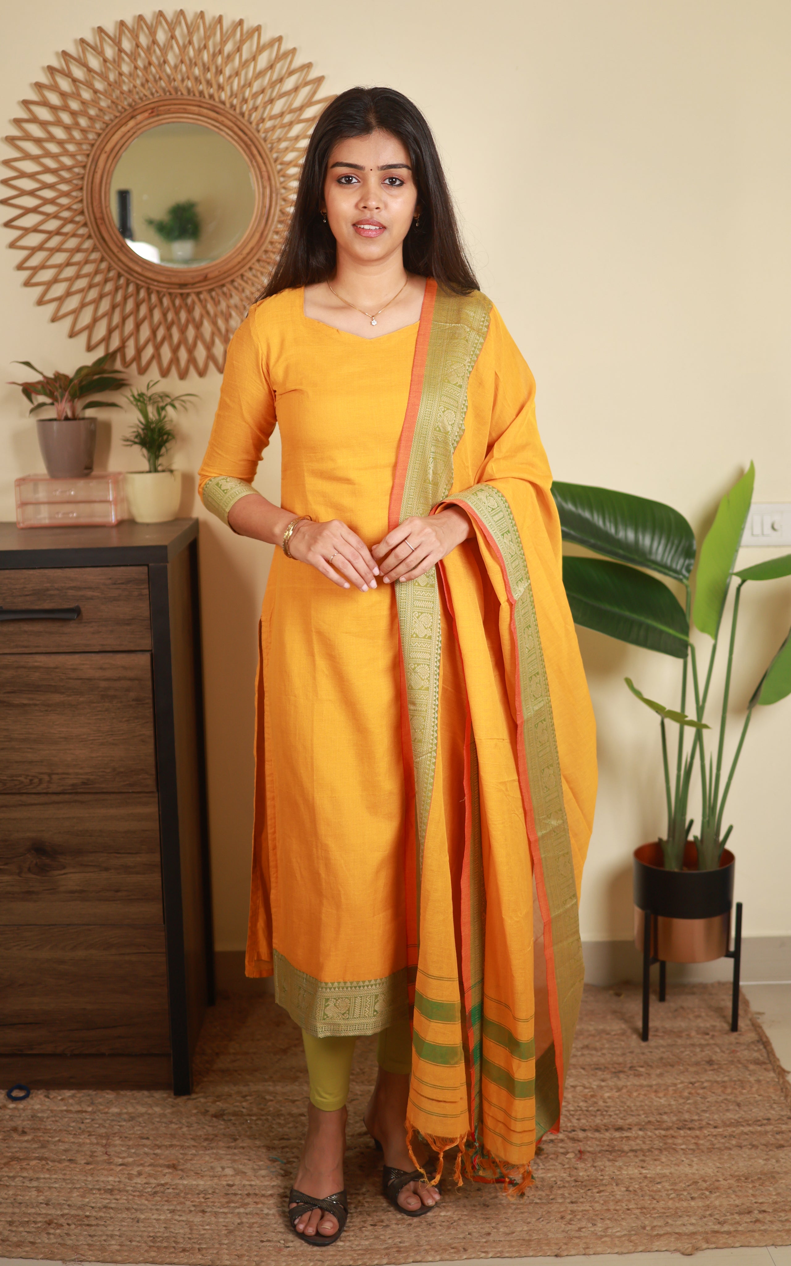 Aadhvita E (Kurti+Dupatta)