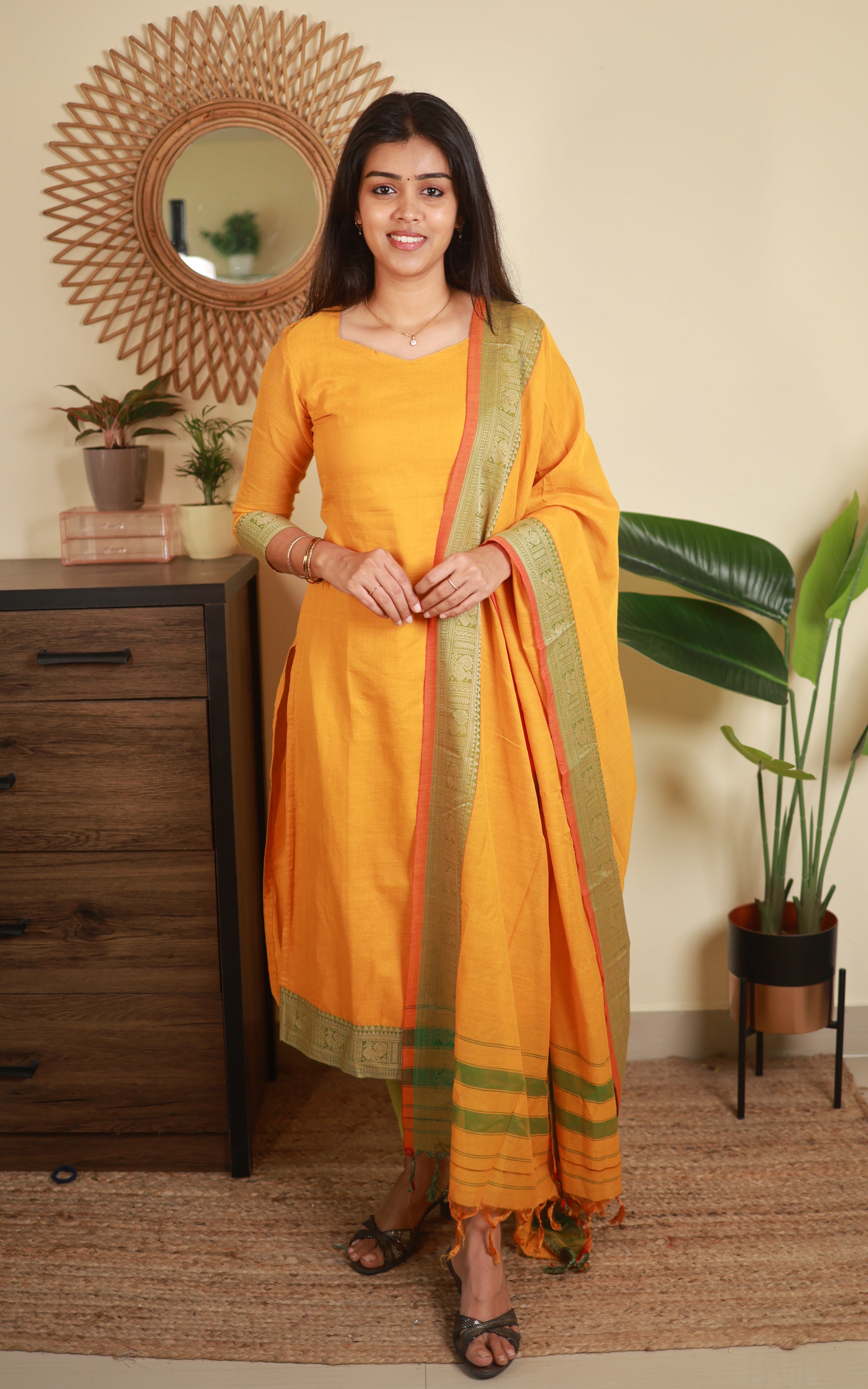 Aadhvita E (Kurti+Dupatta)