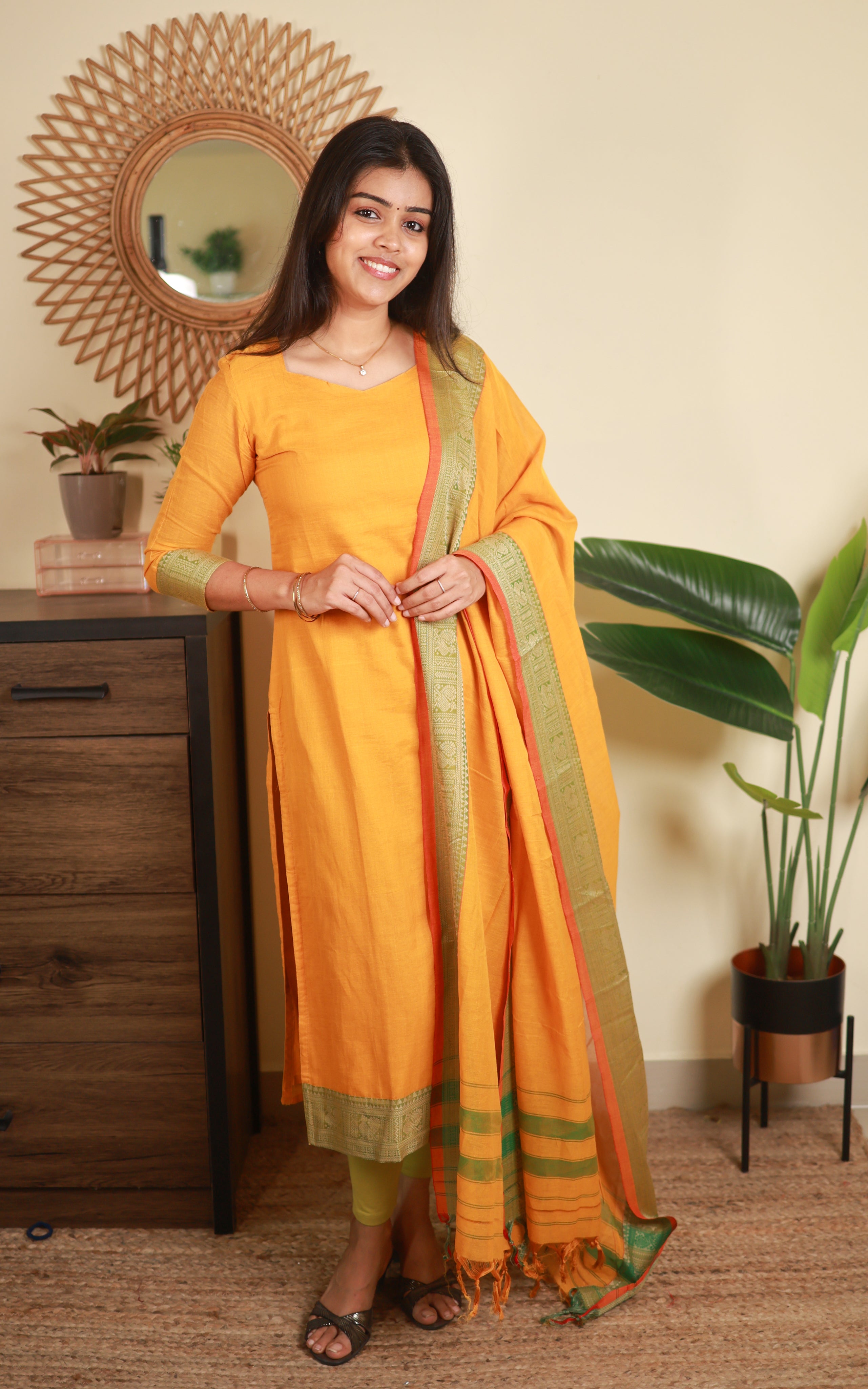 Aadhvita E (Kurti+Dupatta)