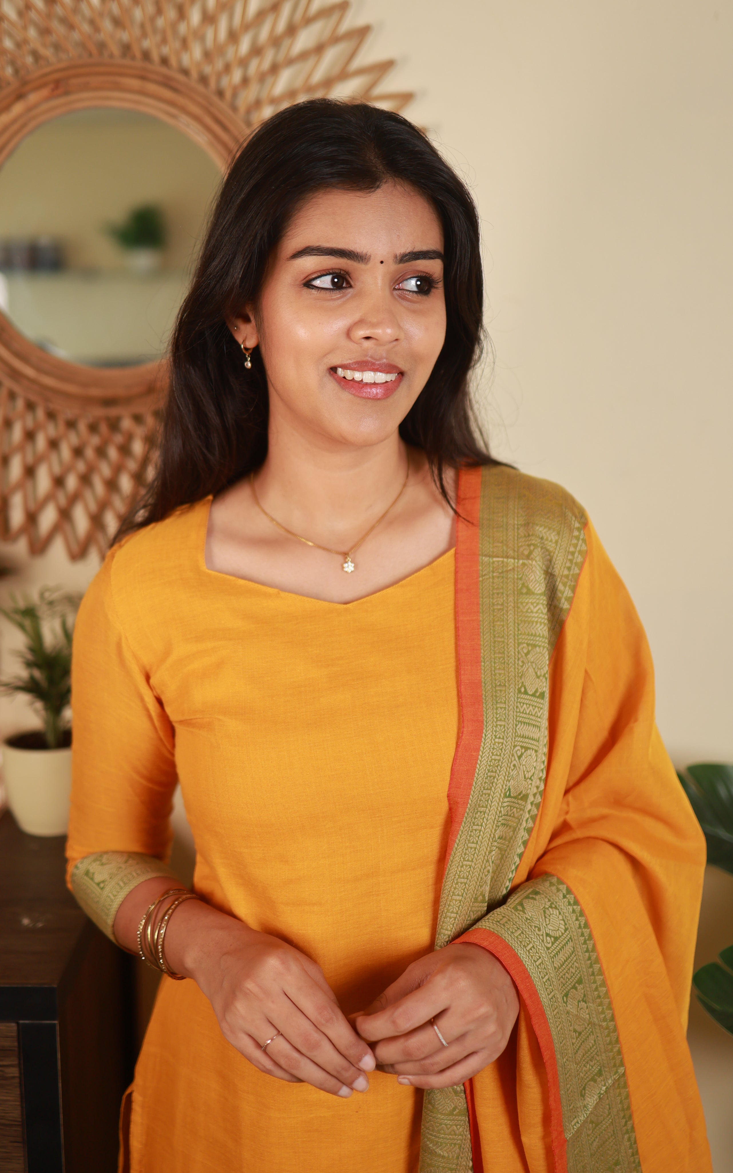 Aadhvita E (Kurti+Dupatta)