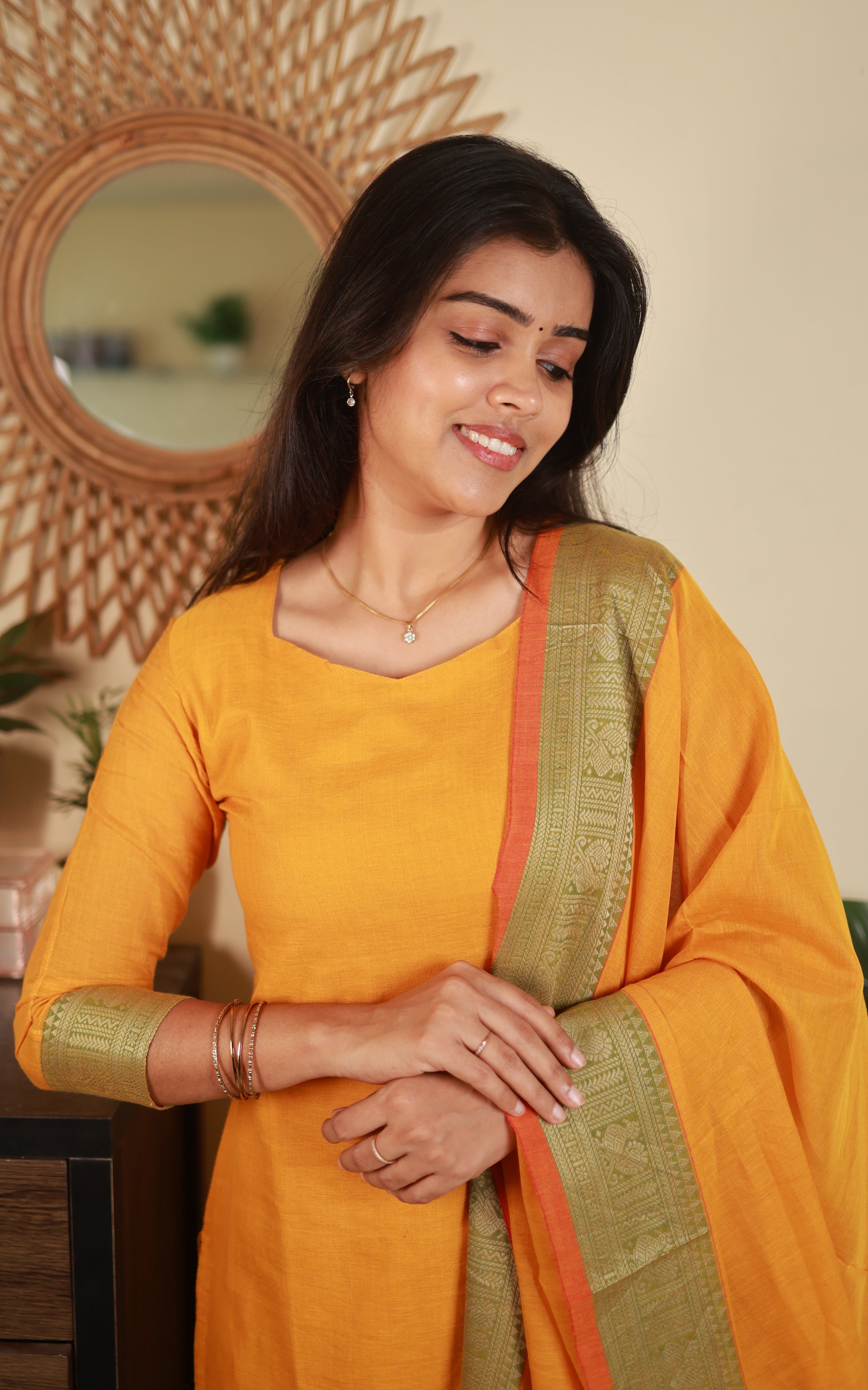 Aadhvita E (Kurti+Dupatta)