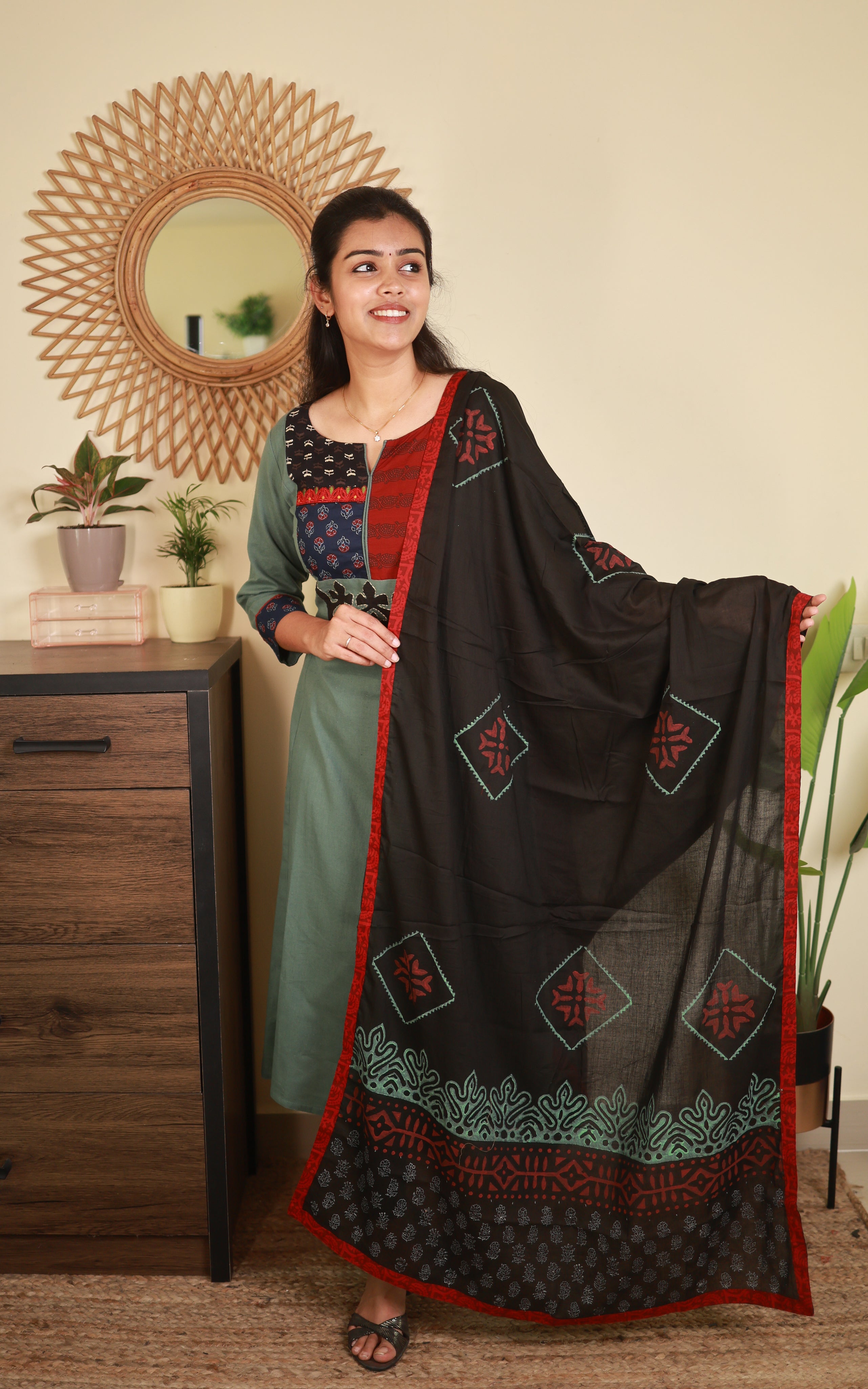 Akarsha (Kurti+Dupatta)