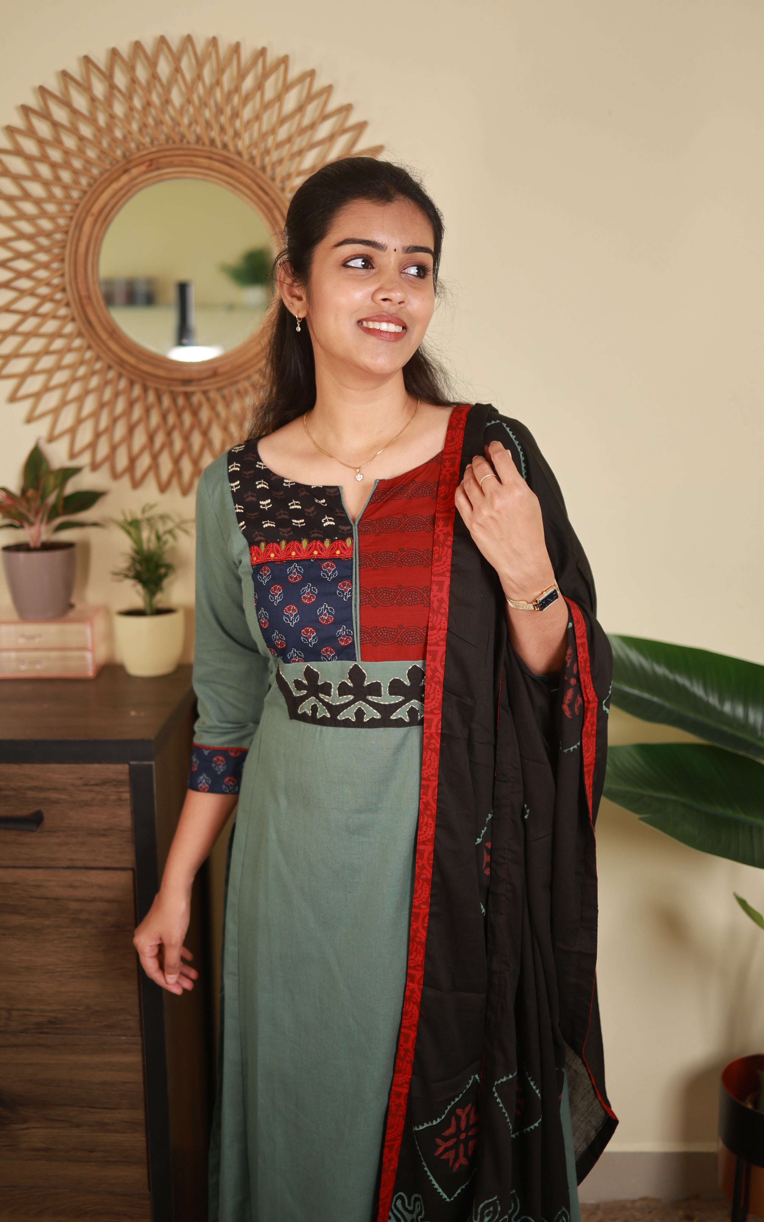 Akarsha (Kurti+Dupatta)