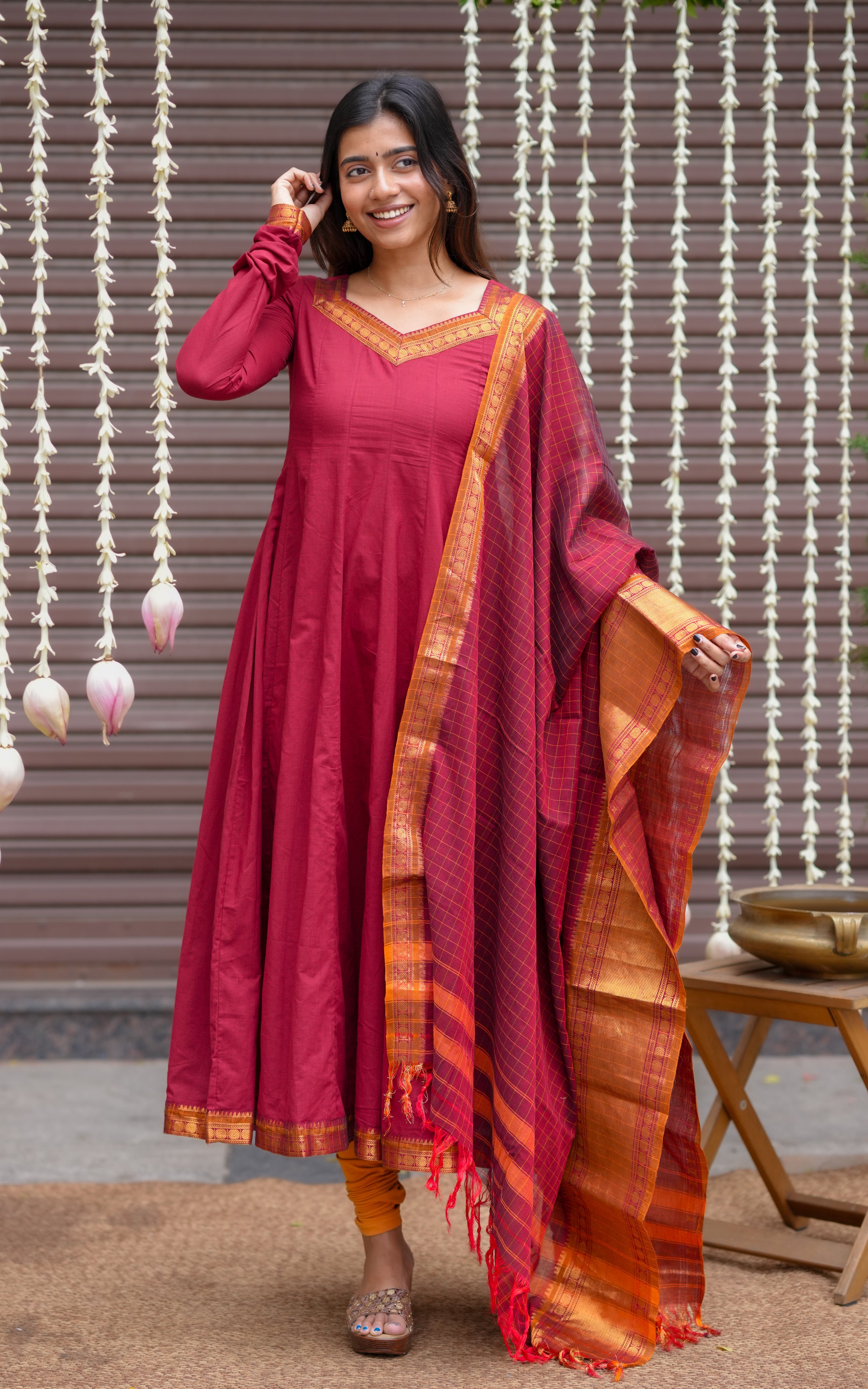 Vaazhvizhi Maroon (Kurti+Dupatta)