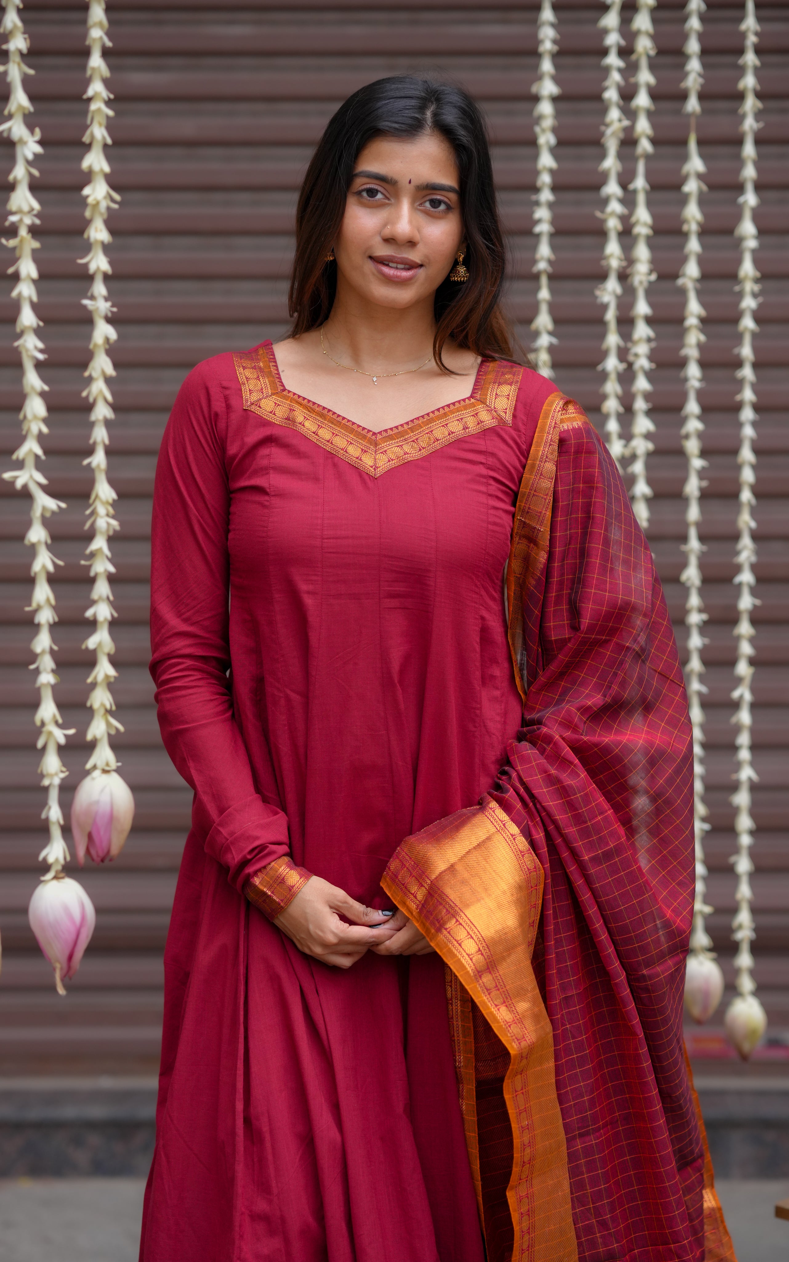 Vaazhvizhi Maroon (Kurti+Dupatta)