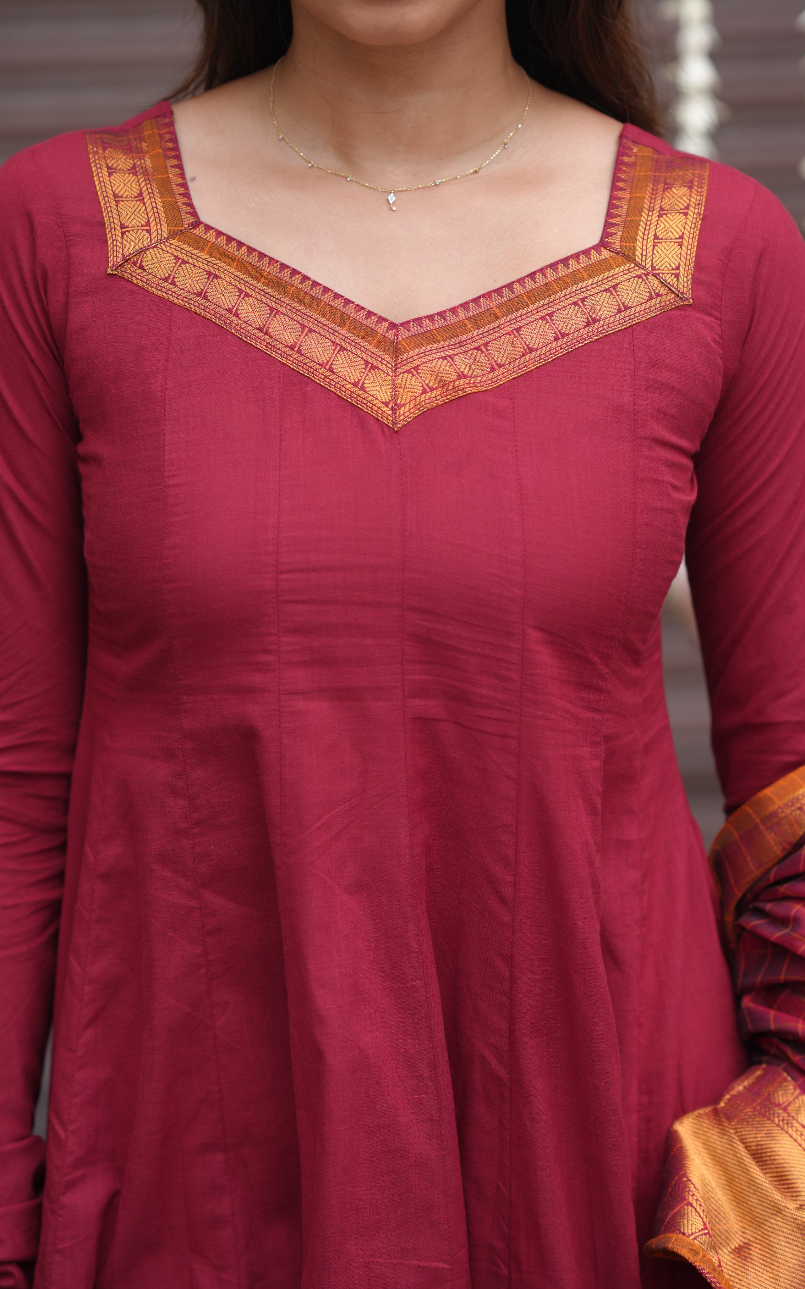 Vaazhvizhi Maroon (Kurti+Dupatta)